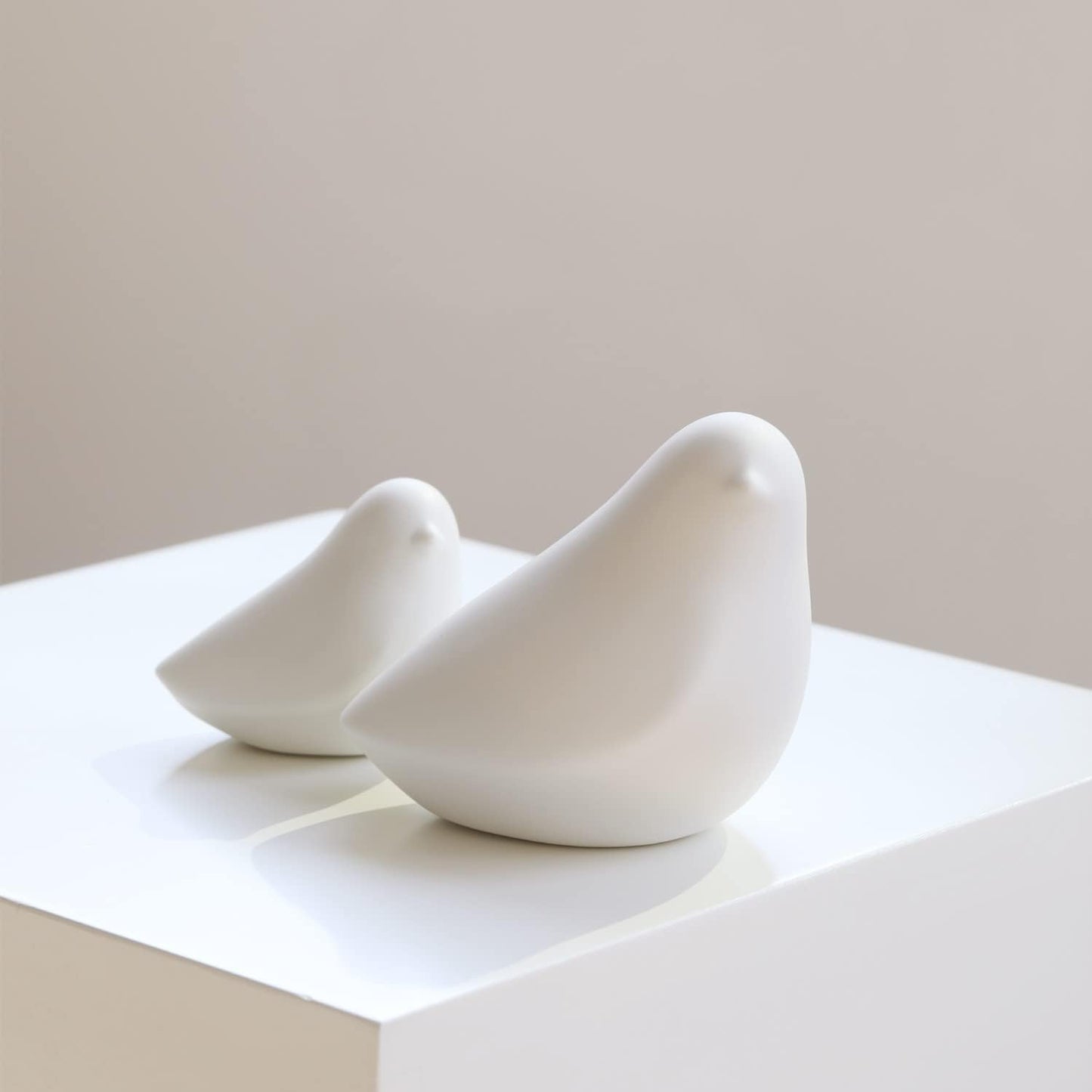 GOODSTART Ceramic Birds Figurines Small Birds Statues for Living Room, Bookshelf, TV Stand, A Set of 2 White Porcelain Pigeons for Christmas Decorations, Modern Home Decor for Shelves