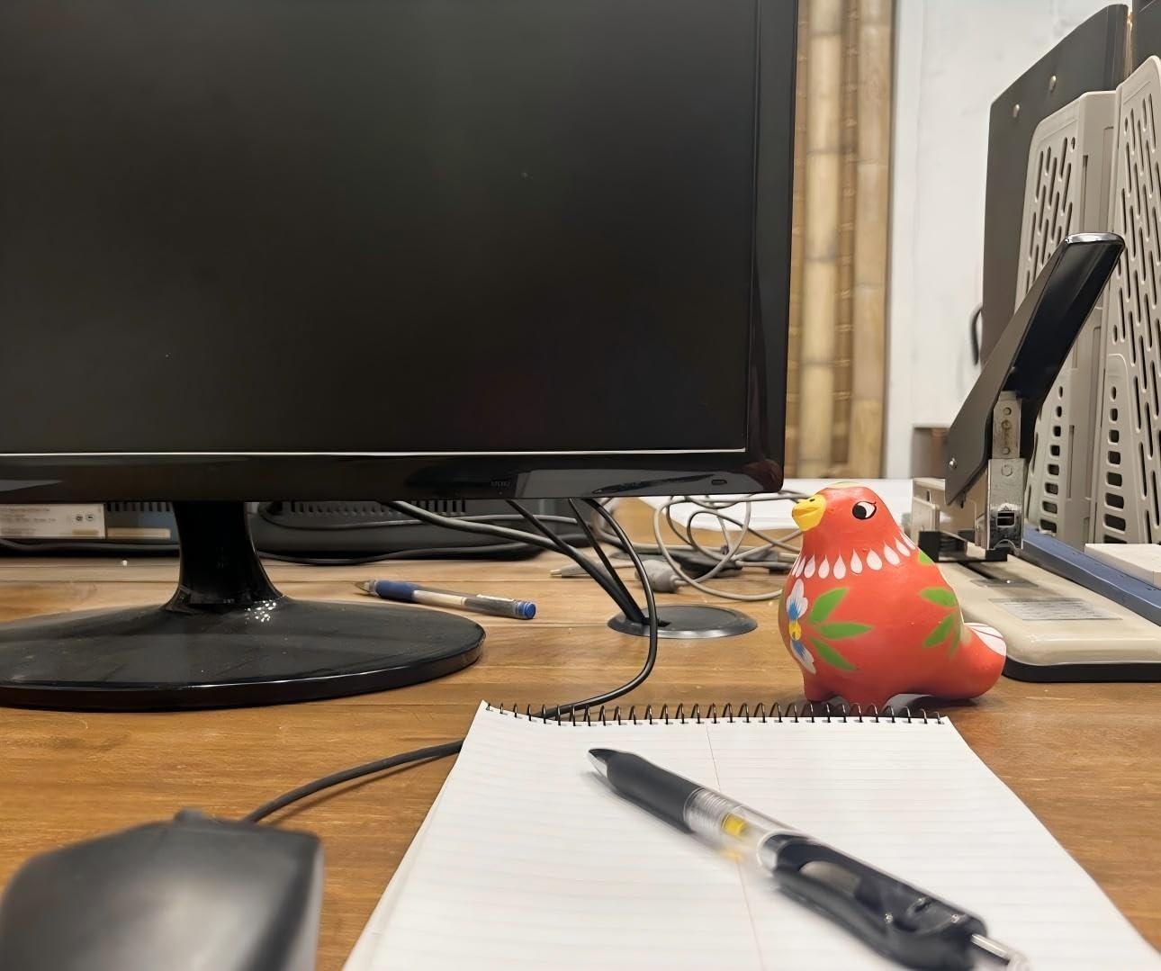 Decorative Clay Bird Figurines Hand-Painted Folk Art Design Collectible Smal Figurines Holiday Birthday Couples Friend Unique Gift Idea Decorative Home Art Table Bring Good Luck (Red)