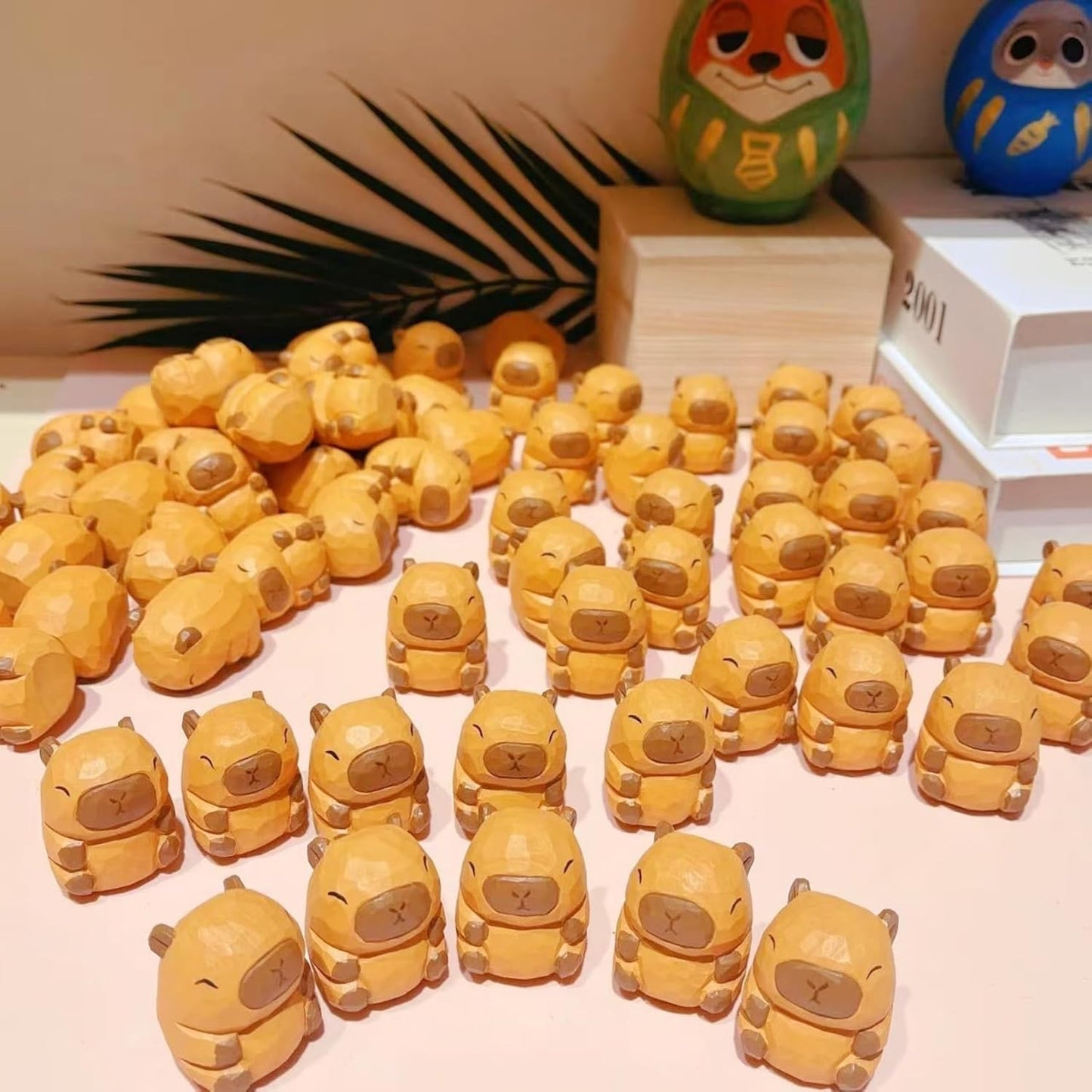 Mini Carved Wooden Capybara Figurines, 2PCS Handmade Capybara Figurine with Base Sculpture Set, 1.2" Cute Capybara Statue Home Decor Art Carving Work, Desktop Ornaments, Gifts for Boys and Girls