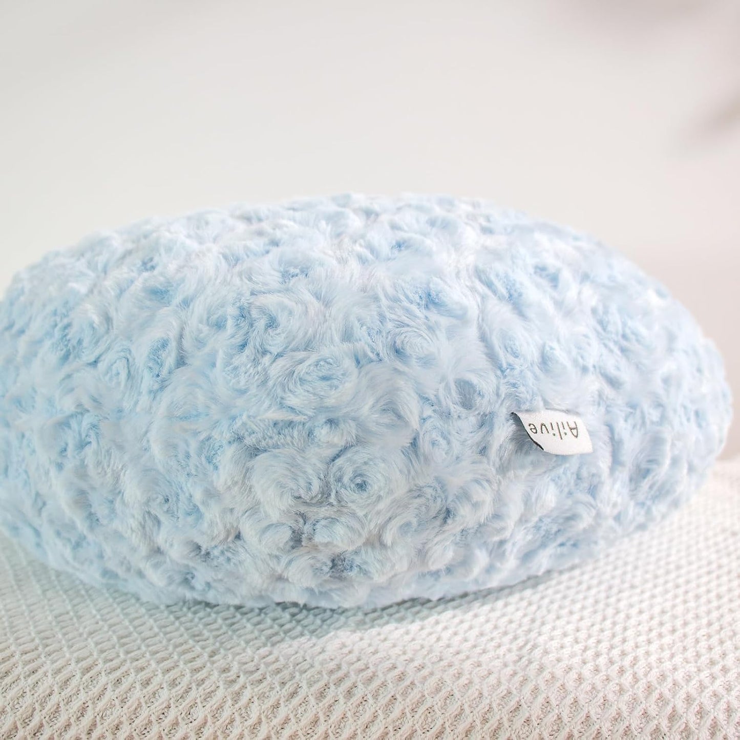 Blue Oversized Heart Shaped Throw Pillow – 600g Faux Rabbit Fur + Plush 6D PP Cotton – 18"x16" Decorative Cushion