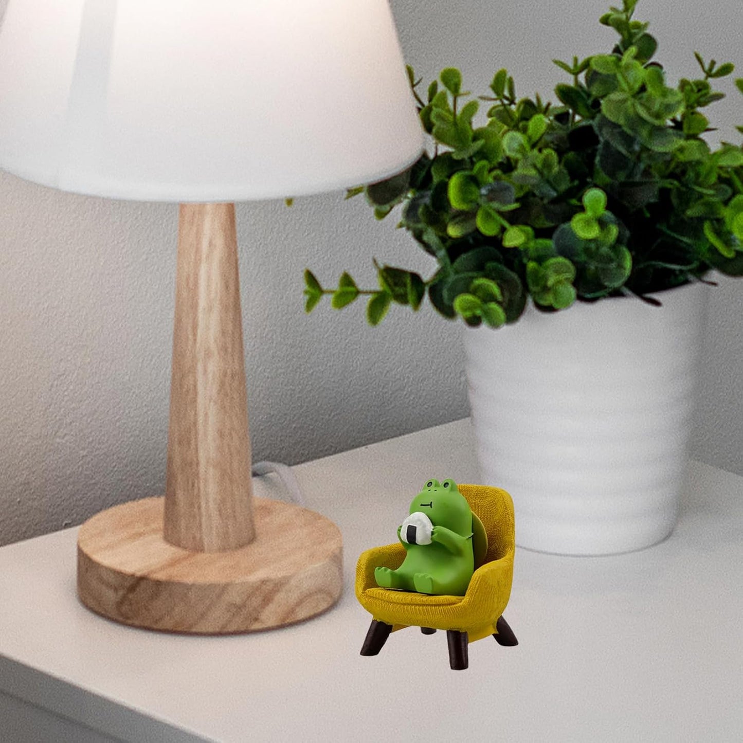 Miniature Frog Figurines Statue - Cute Frog Sculpture for Outdoor Fairy Garden and Desk Decorations - Adorable Frog Figurine Statue Decor for Plant Shelf Desk Office Bedroom(Yellow Sofa)
