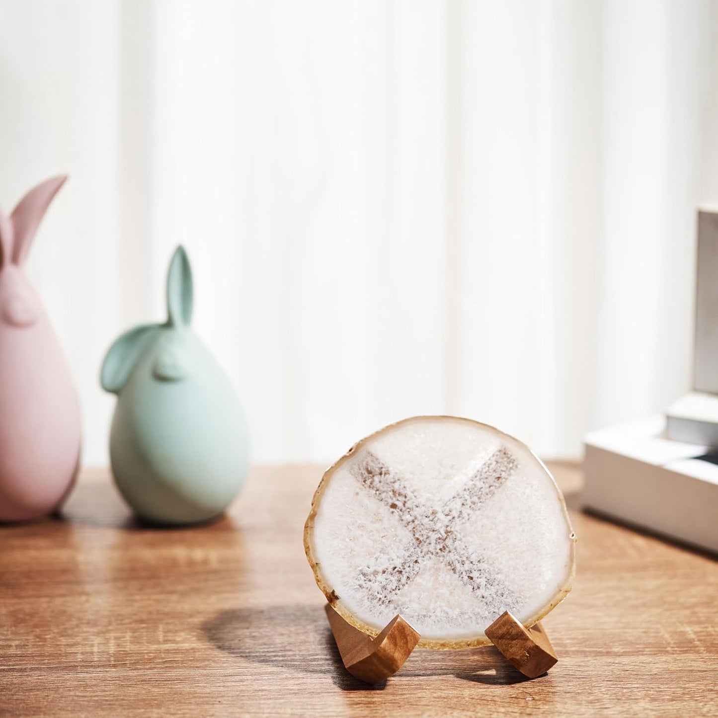 Luxury Lane Large Natural Brazilian Agate Slice Geode Rock Stone Drink Coaster with Wood Holder 4.7-5.5 inch Centerpiece Table Decoration, White