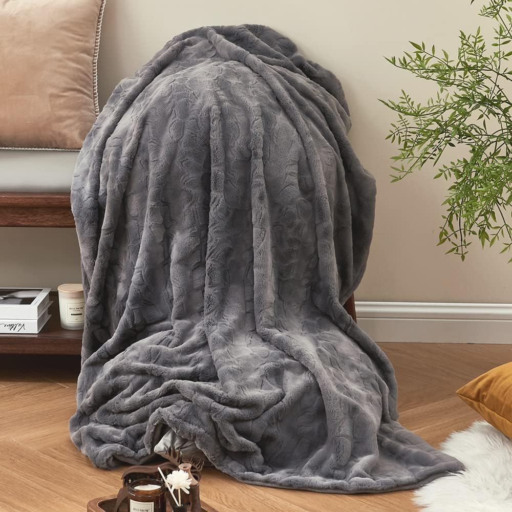 Krifey Faux Fur Throw Blanket, Super Soft Cozy Blanket, Luxury Fluffy Blanket Warm Plush Bed Throw Gray 50" x 60"