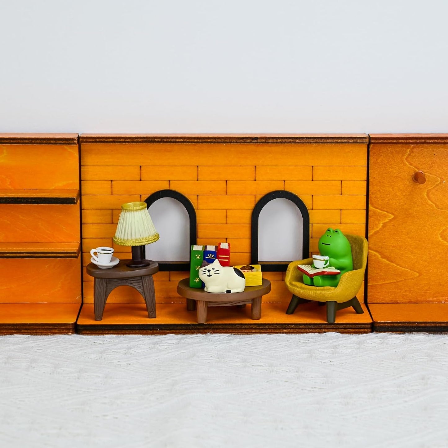 Miniature Frog Figurines Statue, Adorable Frog Collectibles for Desk and Bedroom Decor, Perfect Indoor Home Decorations and Gifts Set