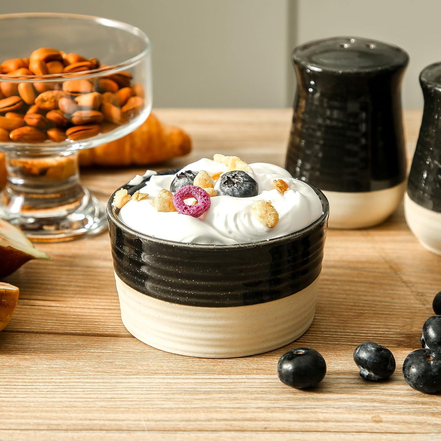 Hasense Ceramic Ramekins 6 oz, Small Ramekins for Creme Brulee Souffle Dishes, Mini Baking Cups Oven Safe for Personal Pudding, Custard, Ice Cream, Dipping, Set of 6, Black