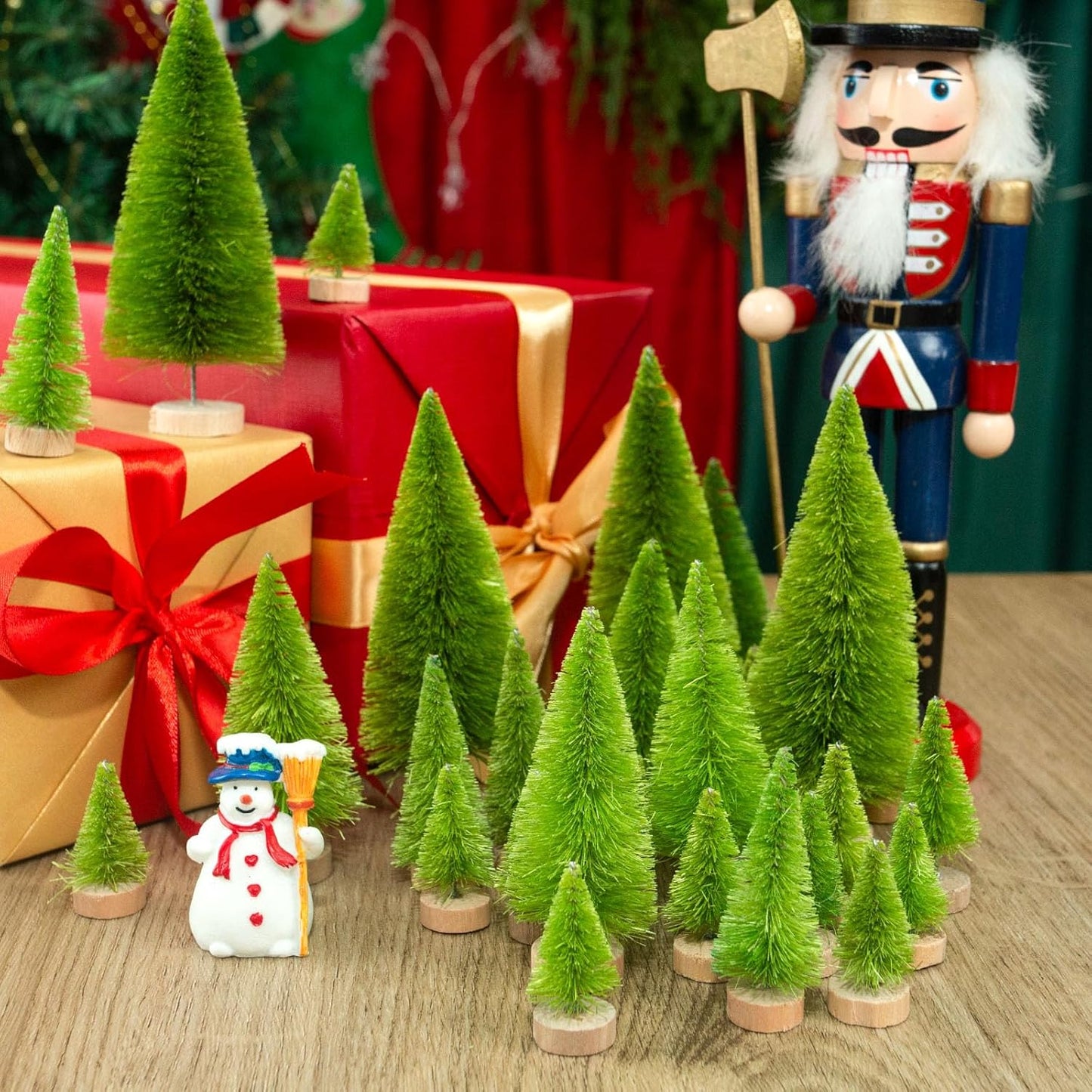 LOVEINUSA 40PCS Mini Christmas Trees, 5 Sizes Artificial Sisal Trees Bottle Brush Xmas Trees with Wooden Base for Xmas Winter Home Table Decoration