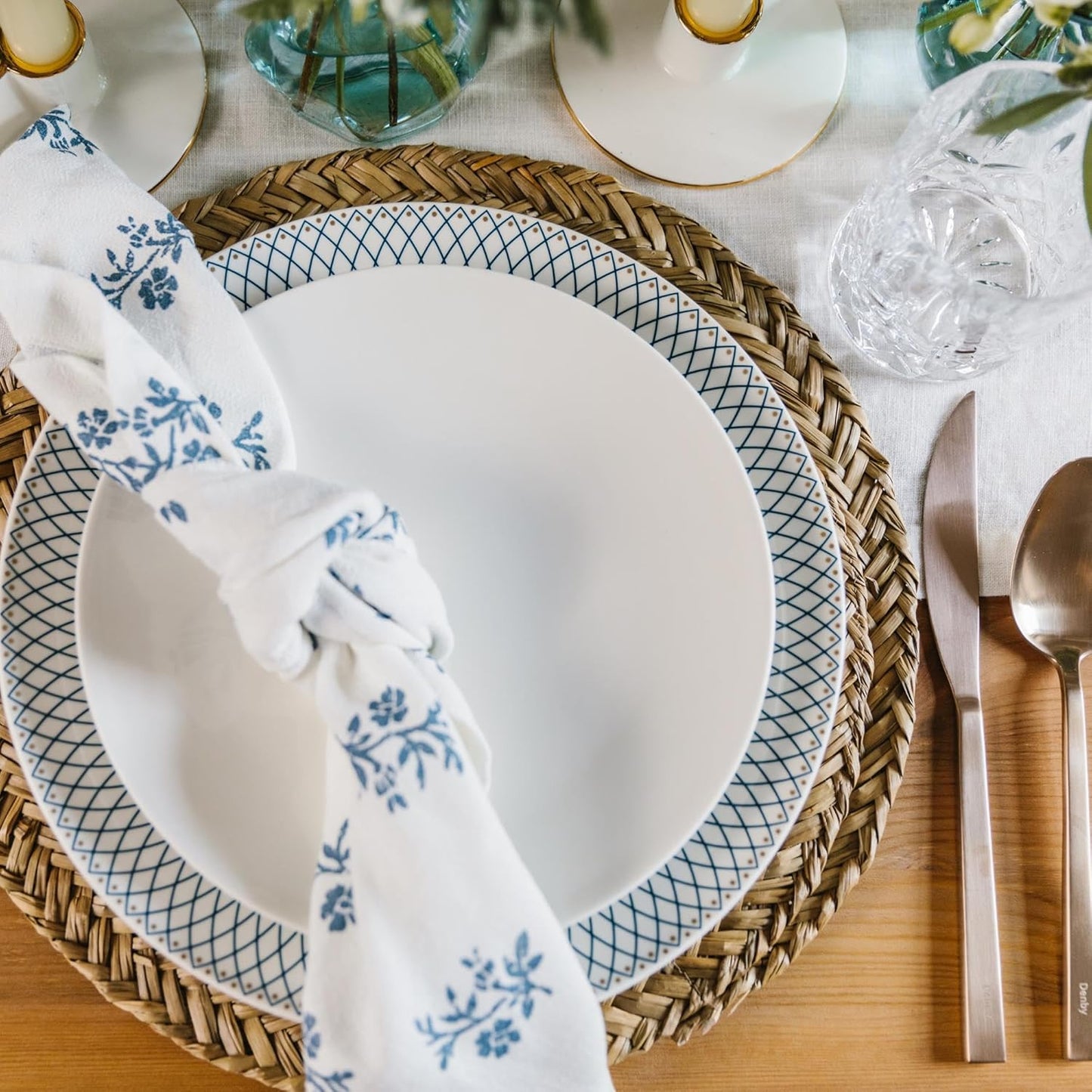 Denby - Classic White Porcelain Medium Plates Set of 6-9 Inch Glazed, Dishwasher Microwave Oven Safe - Scratch Chip Resistant Lunch, Appetizer, Dessert Plates - Dinnerware Plate Set