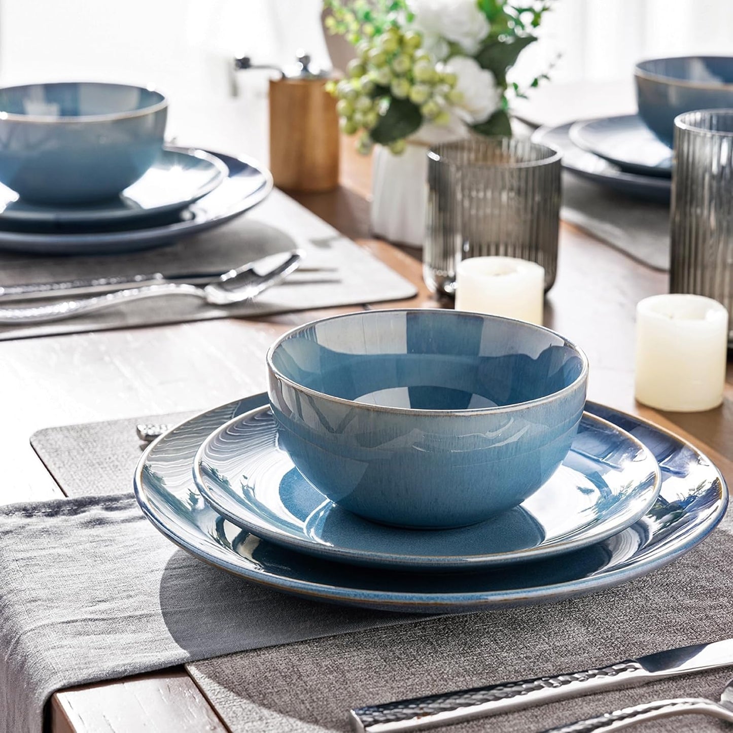 GBHOME Ceramic Dinnerware Sets for 6, 18 Pieces Stoneware Plates and Bowls Sets, Reactive Glaze Dishes -Scratch Resistant, Dishwasher&Microwave Safe-Alaskan Blue