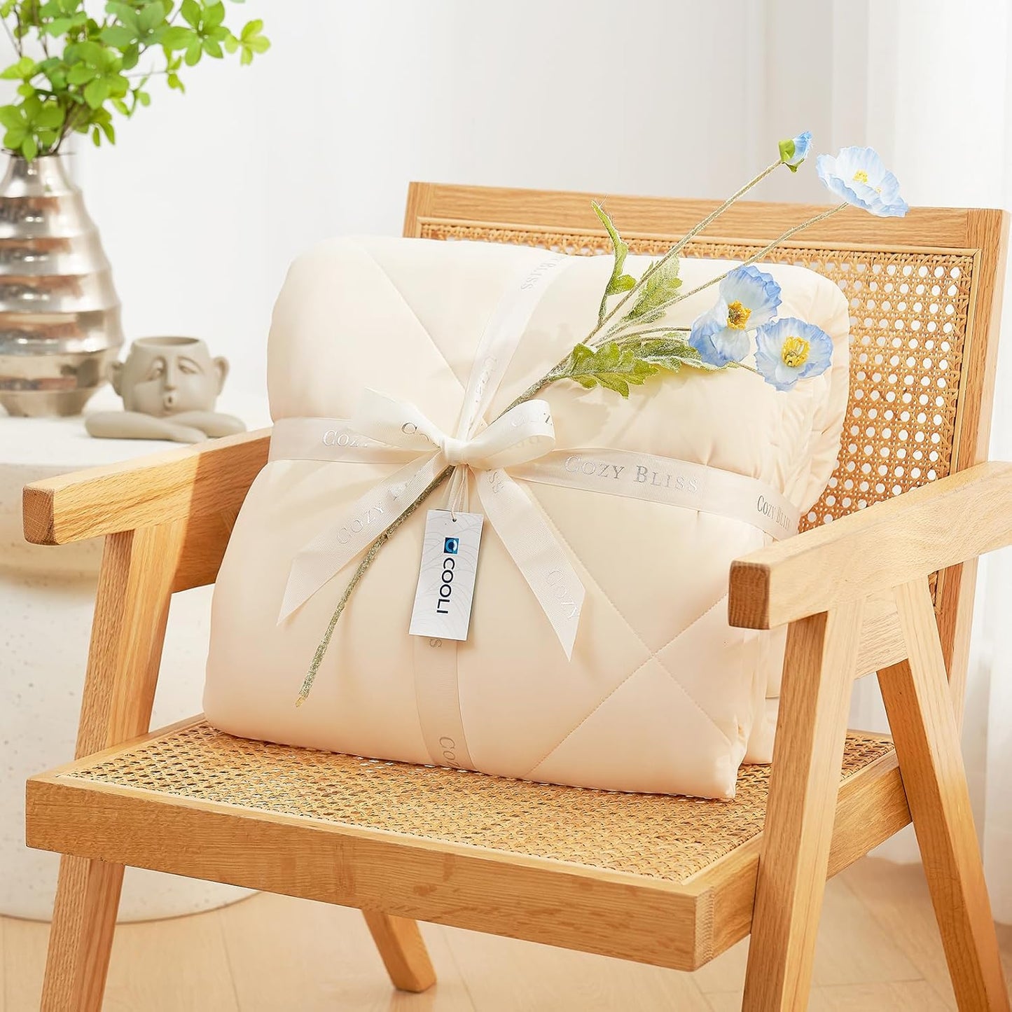 Cozy Bliss Cooling Comforter King Size, Cooling Blankets for Hot Sleepers and Night Sweats, Yellow Summer Comforter for King Size Bed, Breathable Soft Lightweight Silk Smooth