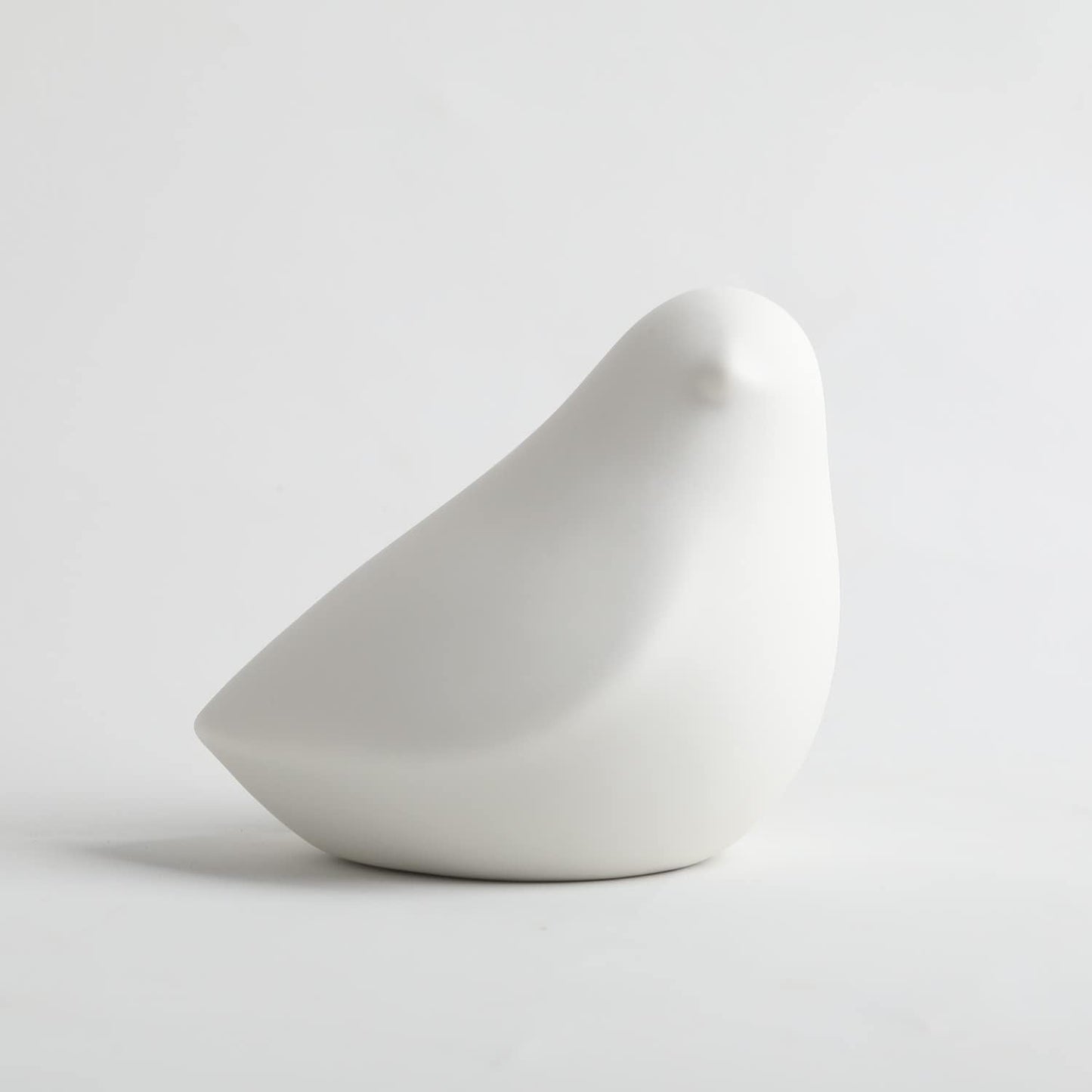 GOODSTART Ceramic Birds Figurines Small Birds Statues for Living Room, Bookshelf, TV Stand, A Set of 2 White Porcelain Pigeons for Christmas Decorations, Modern Home Decor for Shelves