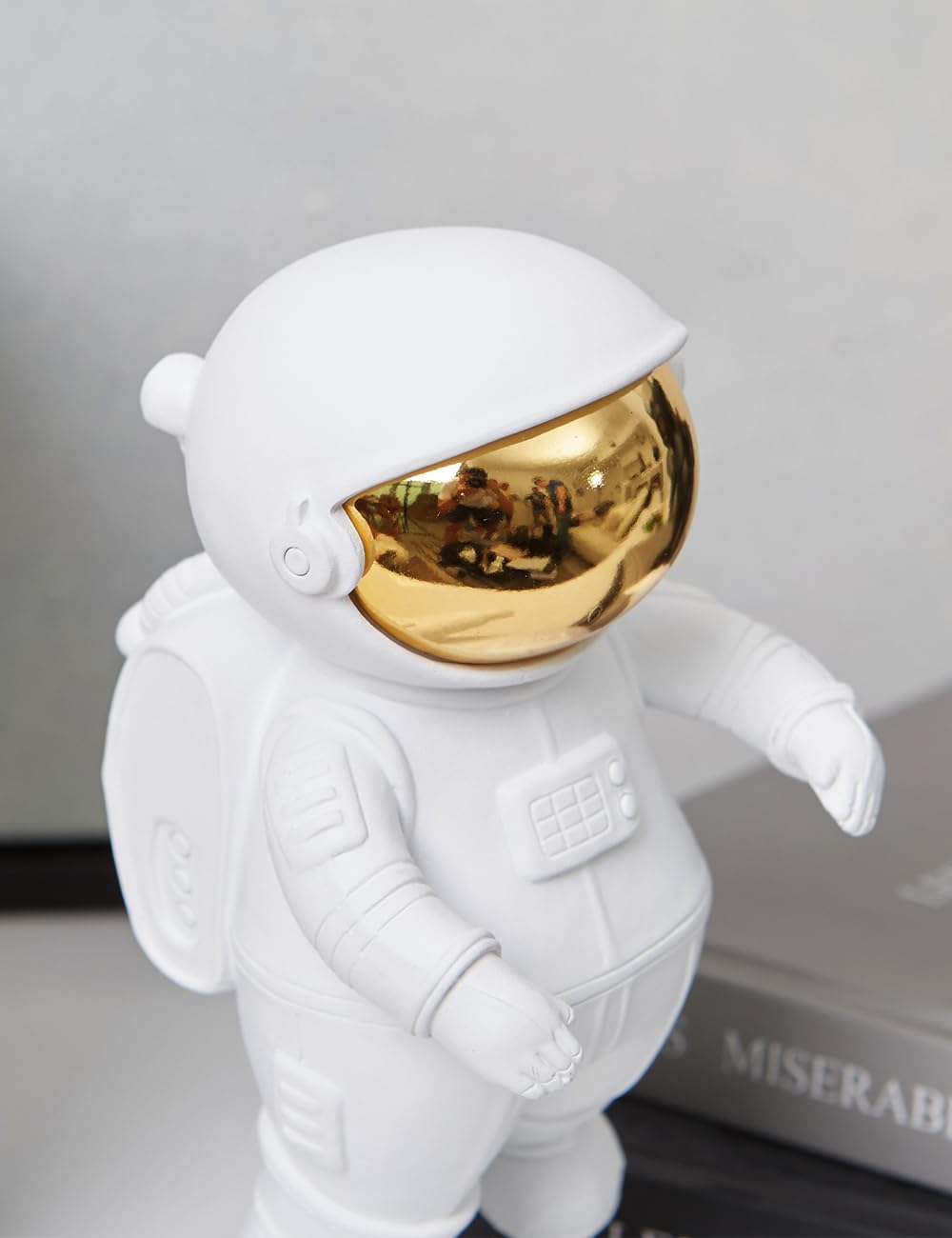 HAUCOZE Astronaut Sculpture Decor Modern Statue Figure Table Centerpiece Polyresin 7.5 inch