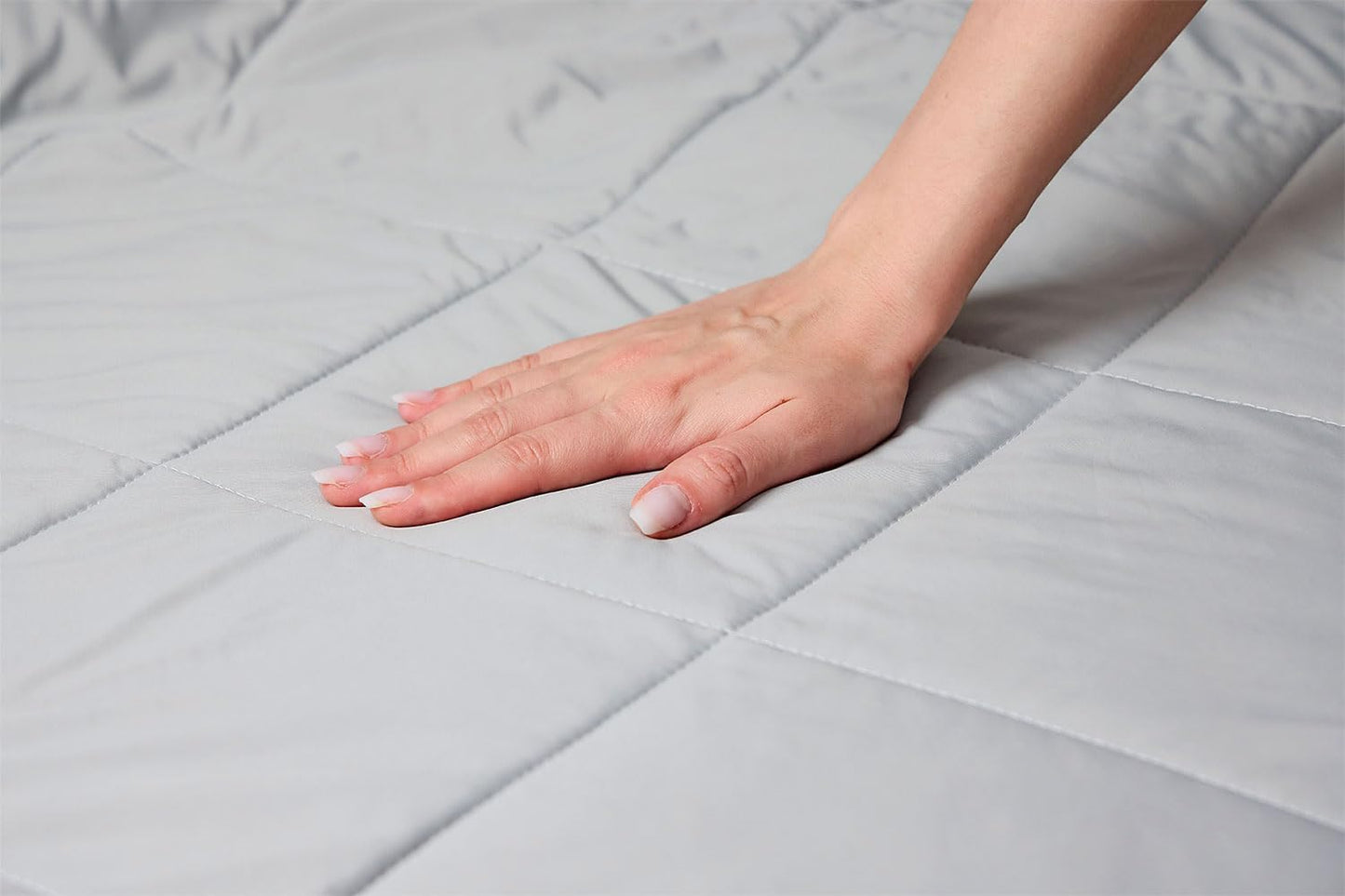 Cooling Blanket Queen Size 90x90 - Q-Max 0.47 Cool Rating - Lightweight Blanket with Nano Technology for Temperature Regulation, Improved Sleep (Queen, Glacier Gray)