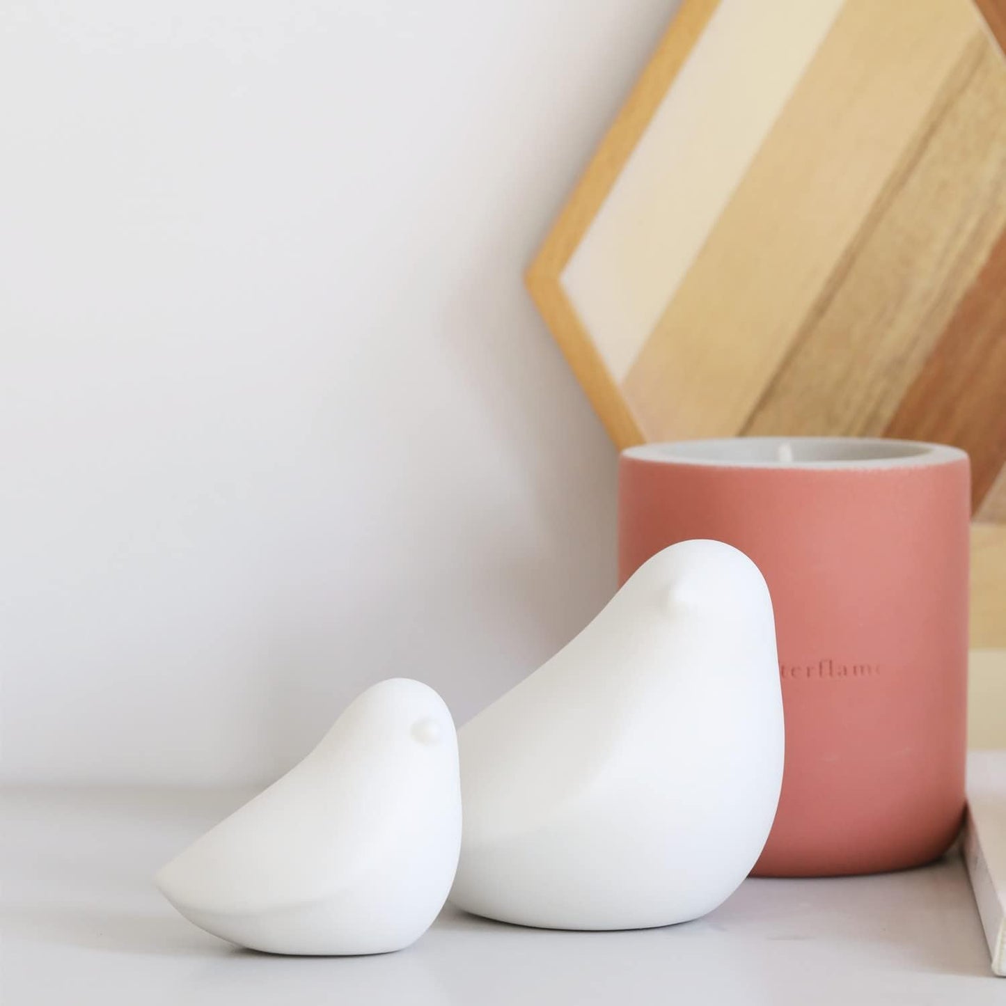 GOODSTART Ceramic Birds Figurines Small Birds Statues for Living Room, Bookshelf, TV Stand, A Set of 2 White Porcelain Pigeons for Christmas Decorations, Modern Home Decor for Shelves