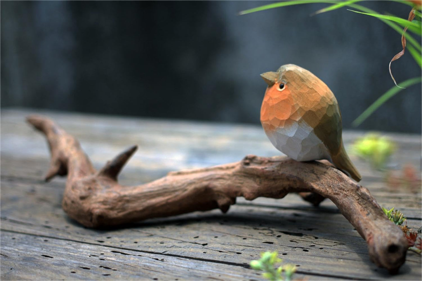 Handcrafted Wooden Robin Collectible – Small Christmas Bird Figurine for Shelf, Desk, or Mantel – Eco-Friendly Gift for Bird Lovers & Collectors