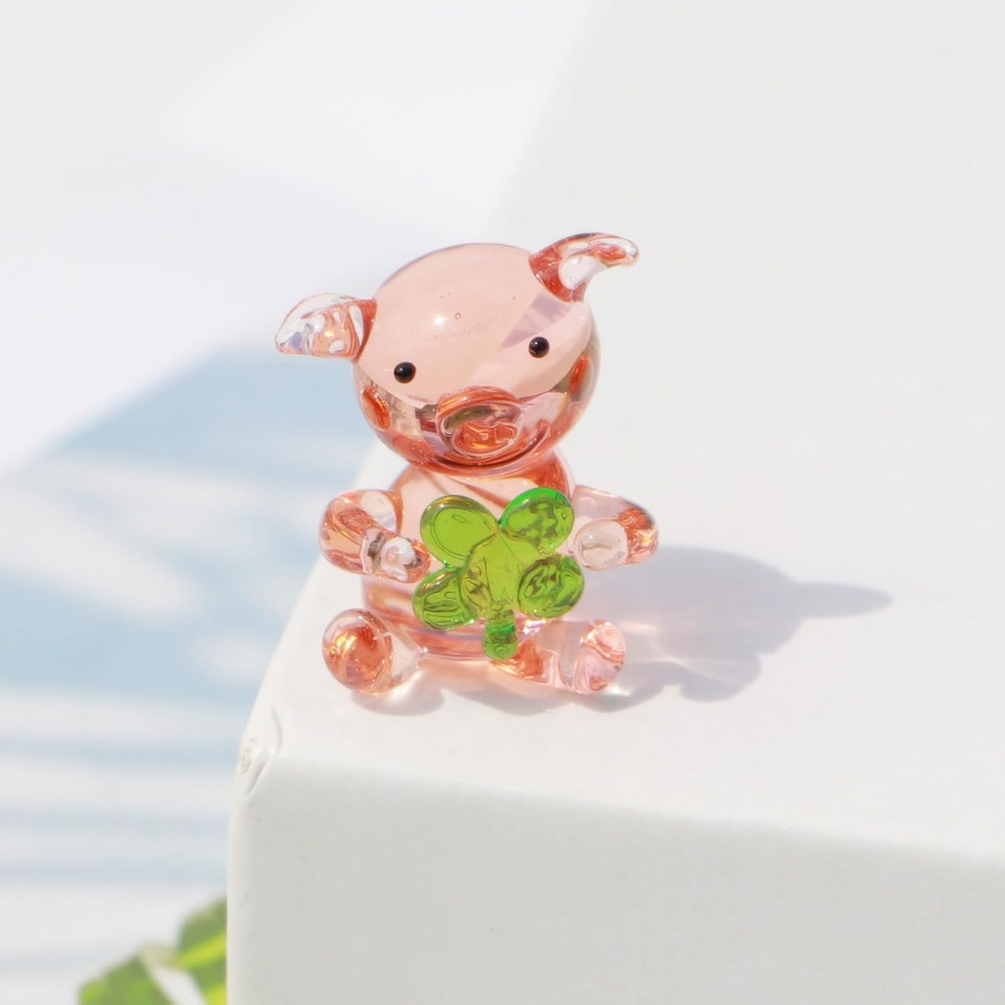 Miniature Hand Blown Glass Pig Figurine Crystal Animal Decor, Home Statues Collectible Figurines 3D Animal Ornament for Women & Men Lucky Clover