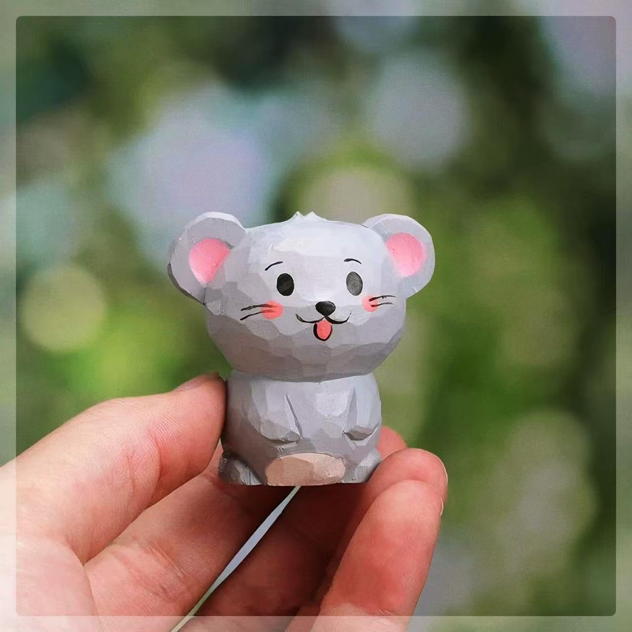 Hand Carved Little Mouse Figurines Craft, 2PCS Wooden Mouse Figurine with Base, Cute Desktop Decor, Wooden Animal Statue Art Collectibles