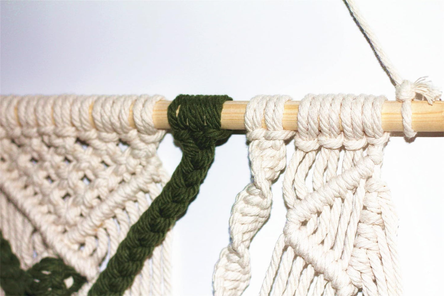 BMIDRUT Macrame Woven Wall Hanging Tapestry Boho Wall Art Handmade Macrame Tapestry for Wedding Bedroom Living Room Background Wall 17x30 Inch