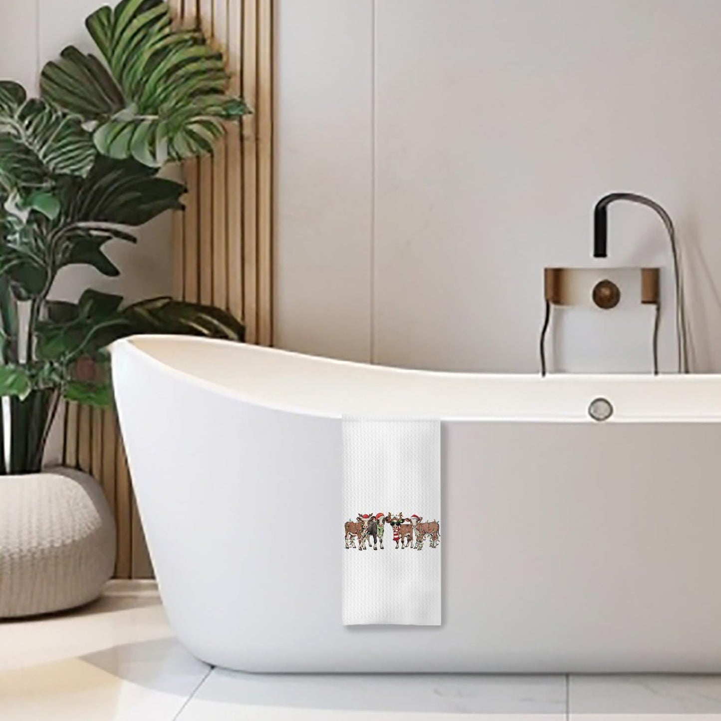 Cow Christmas Kitchen Towels, Funny Cow Decorative Hand Towels for Bathroom, Farmhouse Christmas Dish Towels Tea Towels for Kitchen, Christmas Bathroom Kitchen Decor, 16x24 Inches