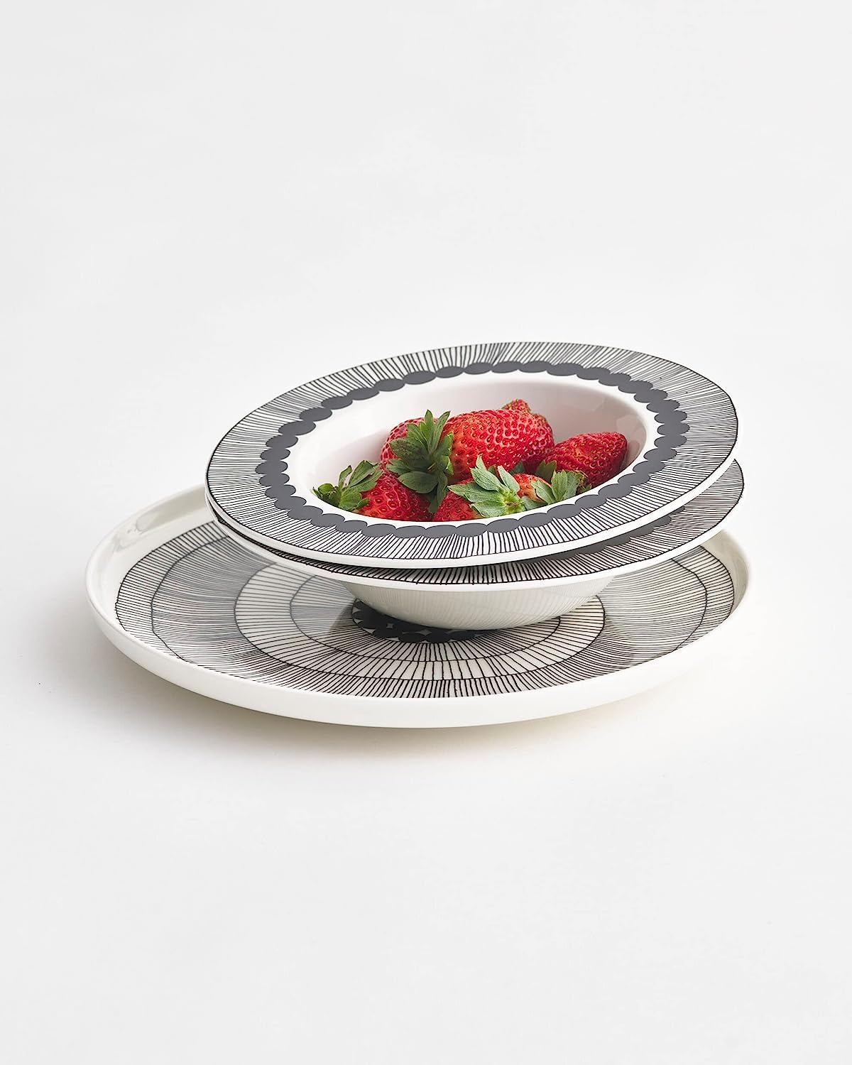 MARIMEKKO Oiva Siirtolapuutarha Dinner Plate — Refine Your Kitchen Décor with Our Iconic Black & White Stoneware — Stylish White Porcelain Dinner Plates to Elevate Your Dining Experience (10”)