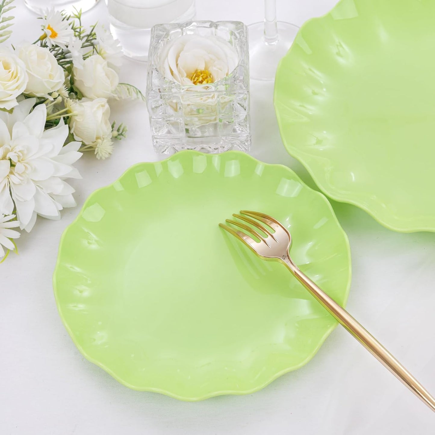 LIYH 24 Pcs Green Plastic Plates Reusable - Unbreakable Dinner Plates Scalloped Dessert Plate Microwave & Dishwasher Safe Plate Sets Perfect for Parties Birthday Picnics (12Guests)