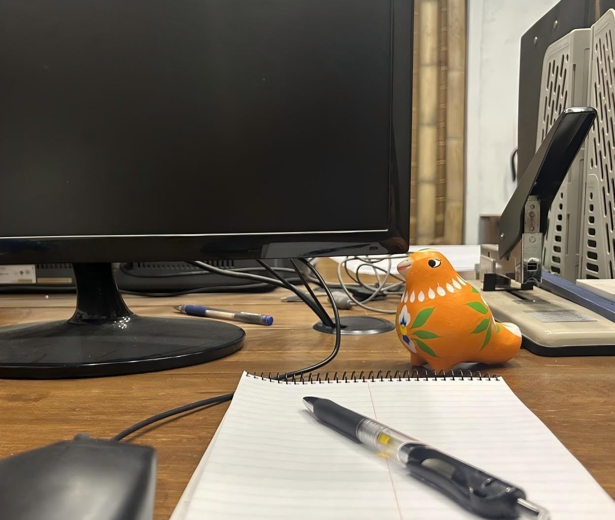 Decorative Clay Bird Figurines Hand-Painted Folk Art Design Collectible Smal Figurines Holiday Birthday Couples Friend Unique Gift Idea Decorative Home Art Table Bring Good Luck (Orange)