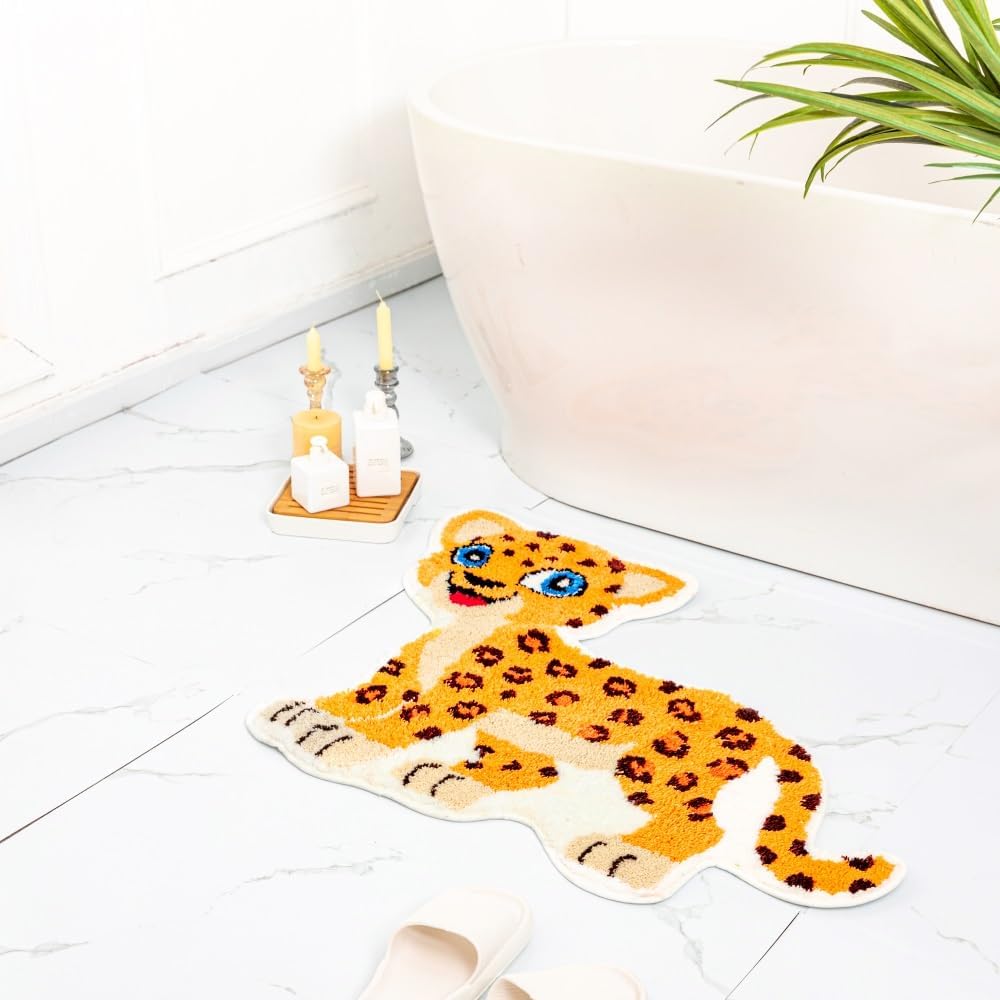 Fun Gold Leopard Bath Mat for Bathroom, Cute Leopard Cartoon Bath Rugs Non Slip Animal Shaped Absorbent Preppy Bathtub Rug Bathroom Decor Aesthetic Plush Shower Rugs Machine Washable 23.6x39.3in