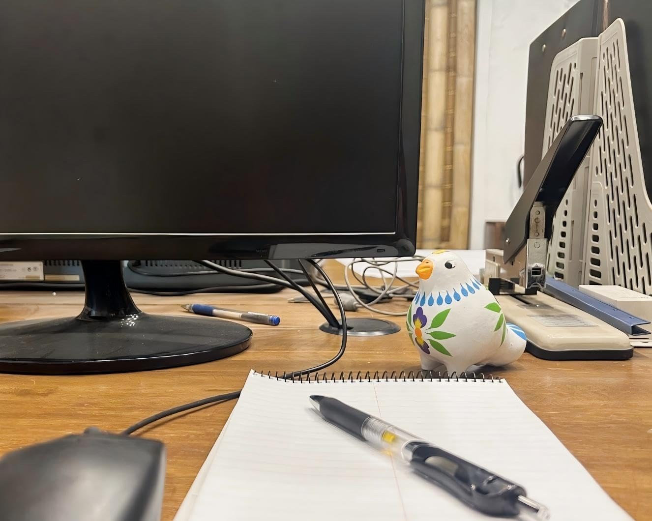 Decorative Clay Bird Figurines Hand-Painted Folk Art Design Collectible Smal Figurines Holiday Birthday Couples Friend Unique Gift Idea Decorative Home Art Table Bring Good Luck (White)