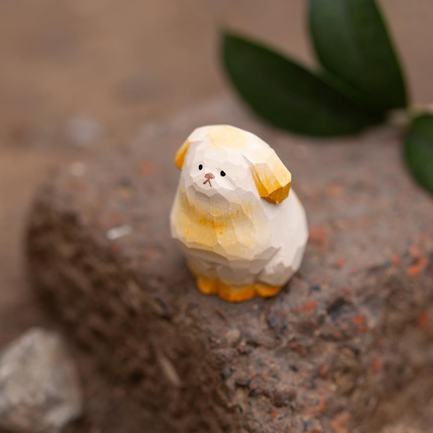 Cute Small Wood Golden Retriever Figurine,1.6'' Handmade Carved White Golden Retriever Statue, Unique Dog Figure Collectibles Home Decor Gift for Dog Lover