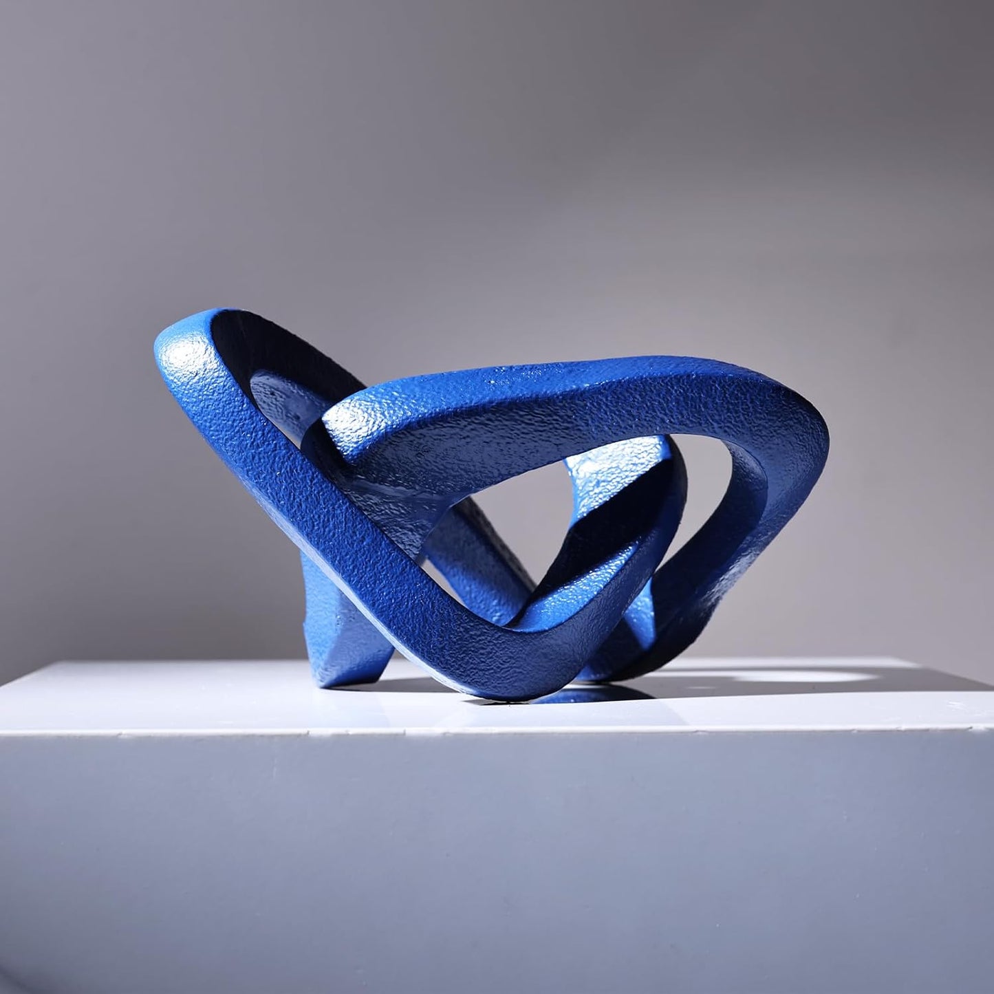 Infinity Knot Sculpture Blue Knot Decor Object, Abstract Knick Knacks Coffee Table Modern Statue, Navy Blue Sculpture for Home Living Room Table Ornaments and TV Stand Bookshelf Decorative