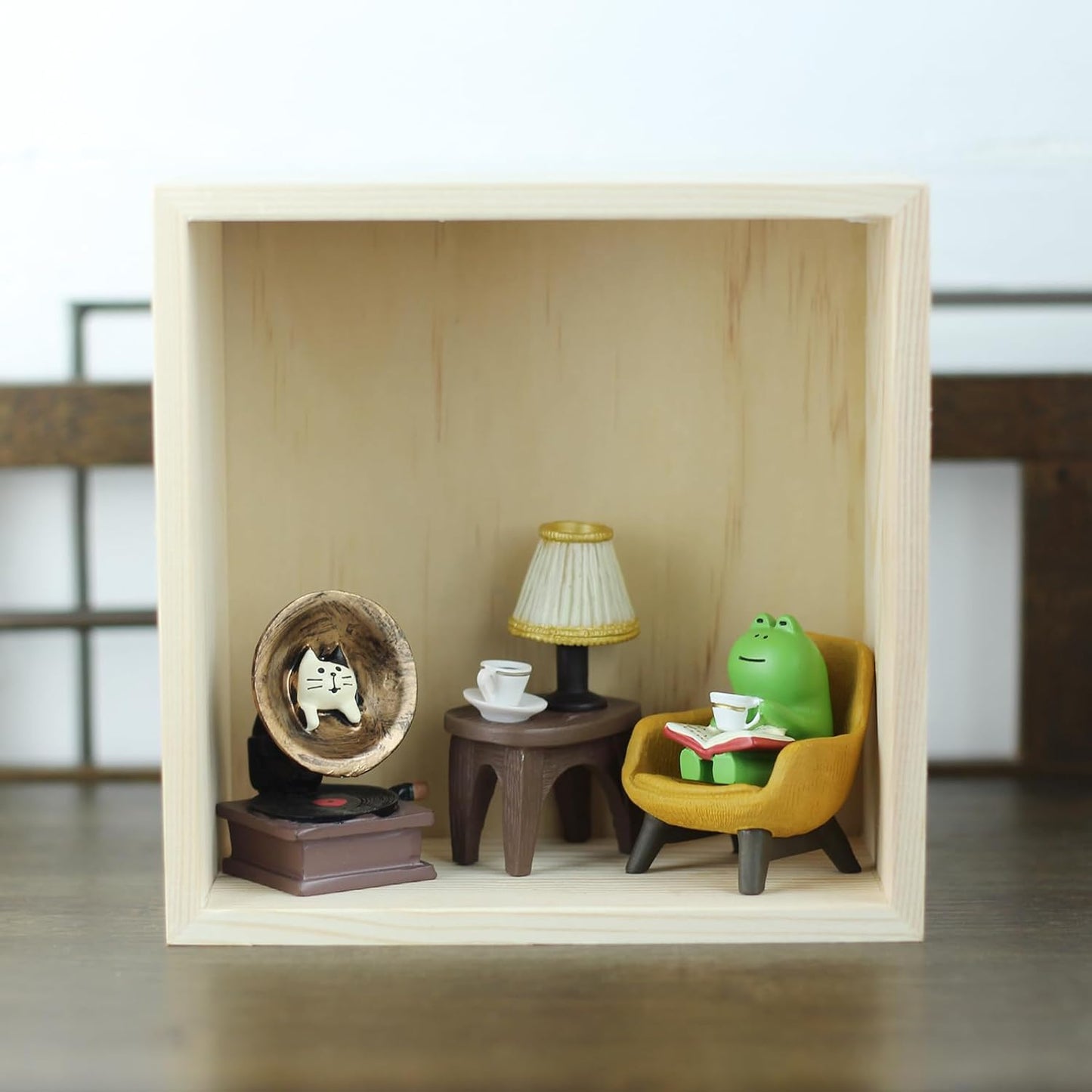 Cute Mini Frog Figurine with Small Sofa Resin Frog Figure for Office Home Decor - Cute Frog Gift for Frog Lovers