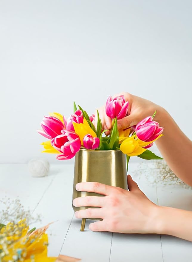 Serene Spaces Living 8" Gold Three Footed Planter, Stylish Iron Cachepot for Succulents, Cacti, Herbs, Mid-Century Inspired Indoor/Outdoor Planter Pot, Living Room, Kitchen, Office (Pack of 1)