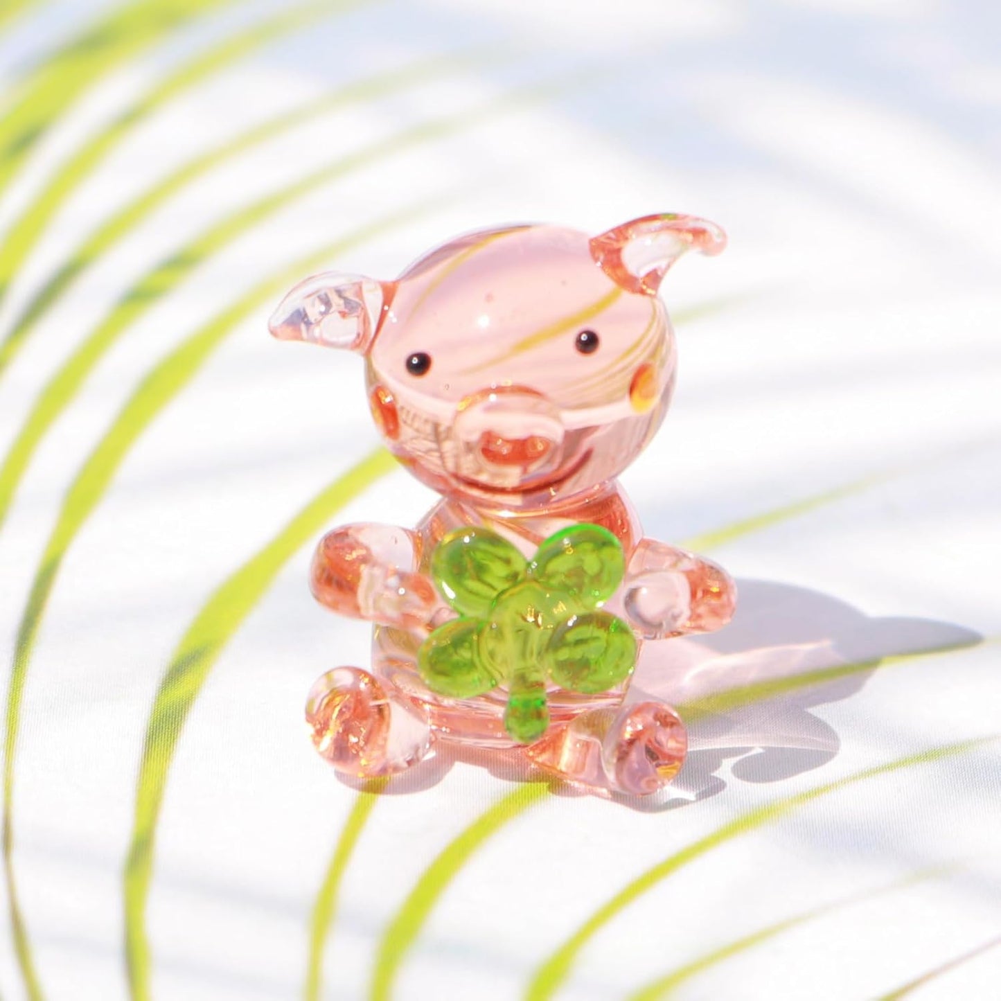 Miniature Hand Blown Glass Pig Figurine Crystal Animal Decor, Home Statues Collectible Figurines 3D Animal Ornament for Women & Men Lucky Clover