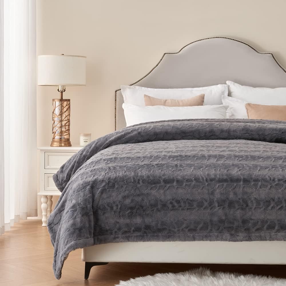 Krifey Oversized Faux Fur Blanket, Super Soft Cozy Blanket, Luxury Fluffy Throw Blanket Fuzzy Bed Throw Gray 60" x 80"