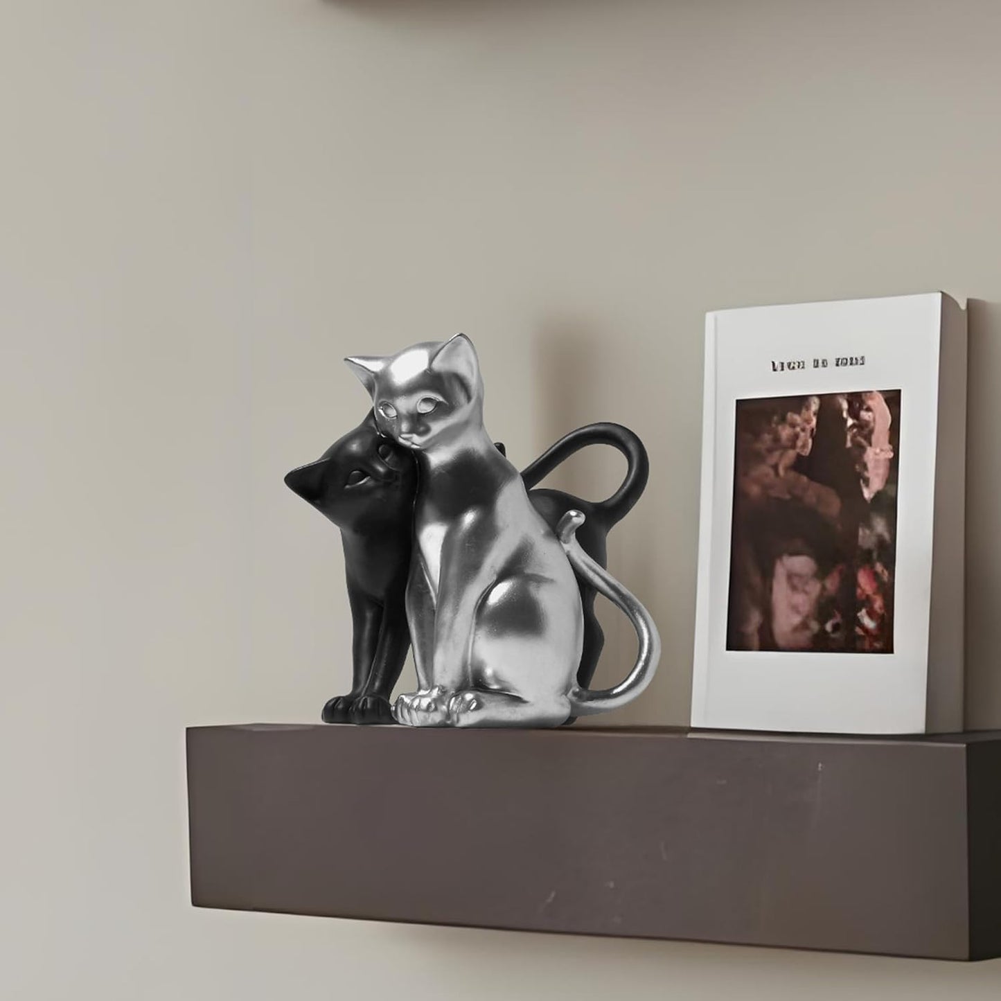 Black and Silver Cat Statue, Couple Sculpture Decor, Creative Art Multi-Color Cat Sculpture, Modern and Simple Home Living Room Decoration, Valentine's Day Gift for Women