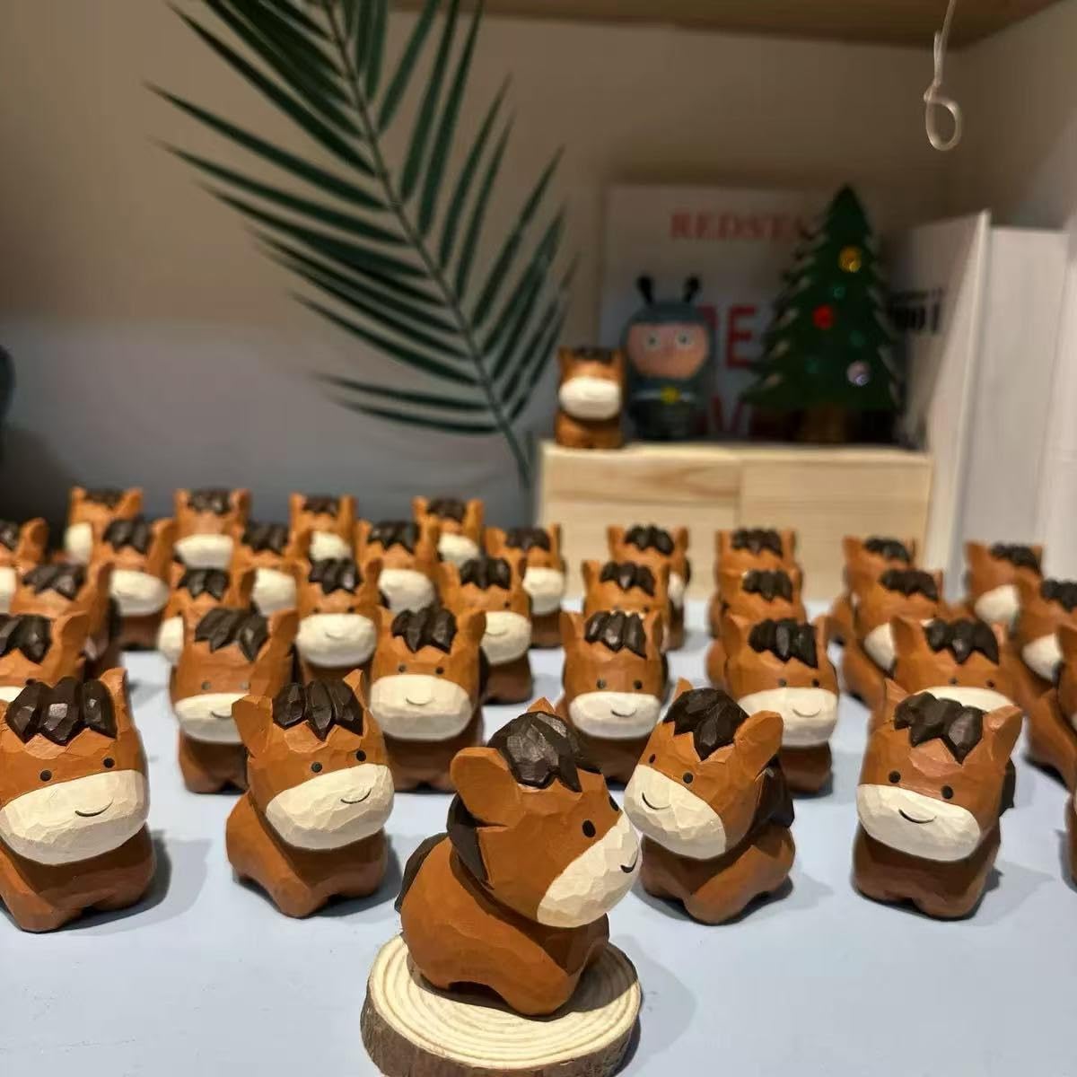 Hand Carved Small Horse Figurines Craft, 2PCS Wooden Horse Figurine with Base, Cute Desktop Decor, Wooden Animal Statue Home Decor, Gifts for Family Classmates Teachers