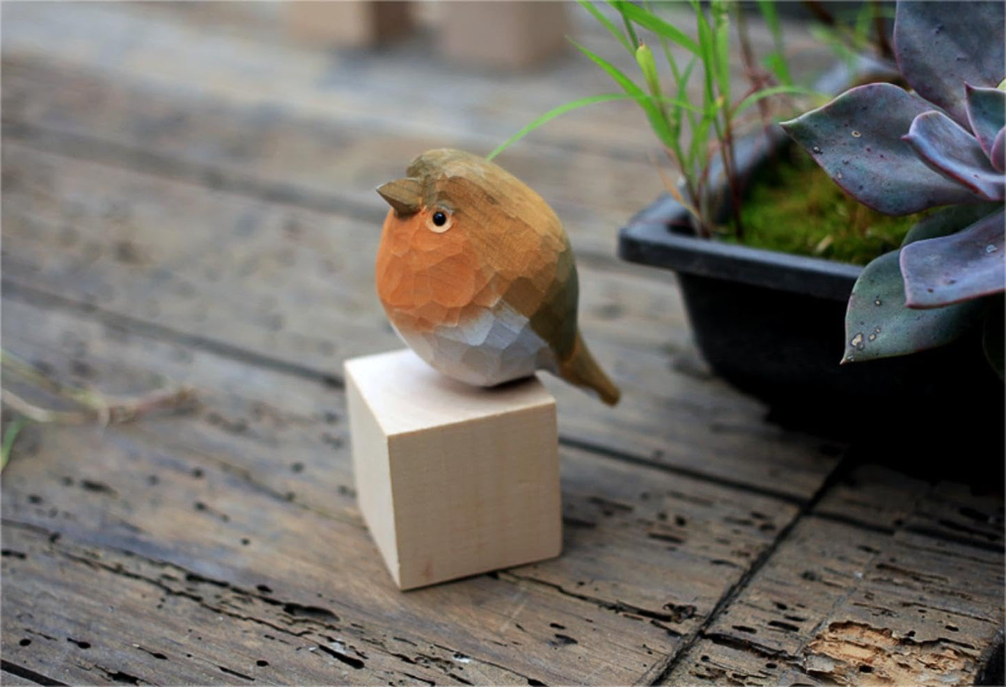 Handcrafted Wooden Robin Collectible – Small Christmas Bird Figurine for Shelf, Desk, or Mantel – Eco-Friendly Gift for Bird Lovers & Collectors