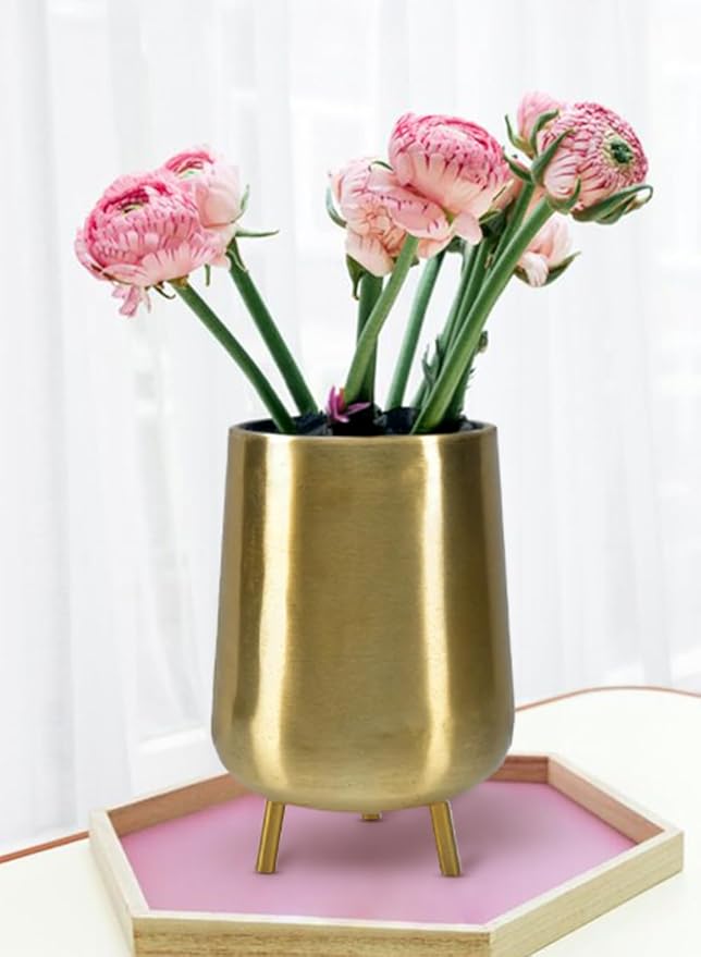 Serene Spaces Living 8" Gold Three Footed Planter, Stylish Iron Cachepot for Succulents, Cacti, Herbs, Mid-Century Inspired Indoor/Outdoor Planter Pot, Living Room, Kitchen, Office (Pack of 1)