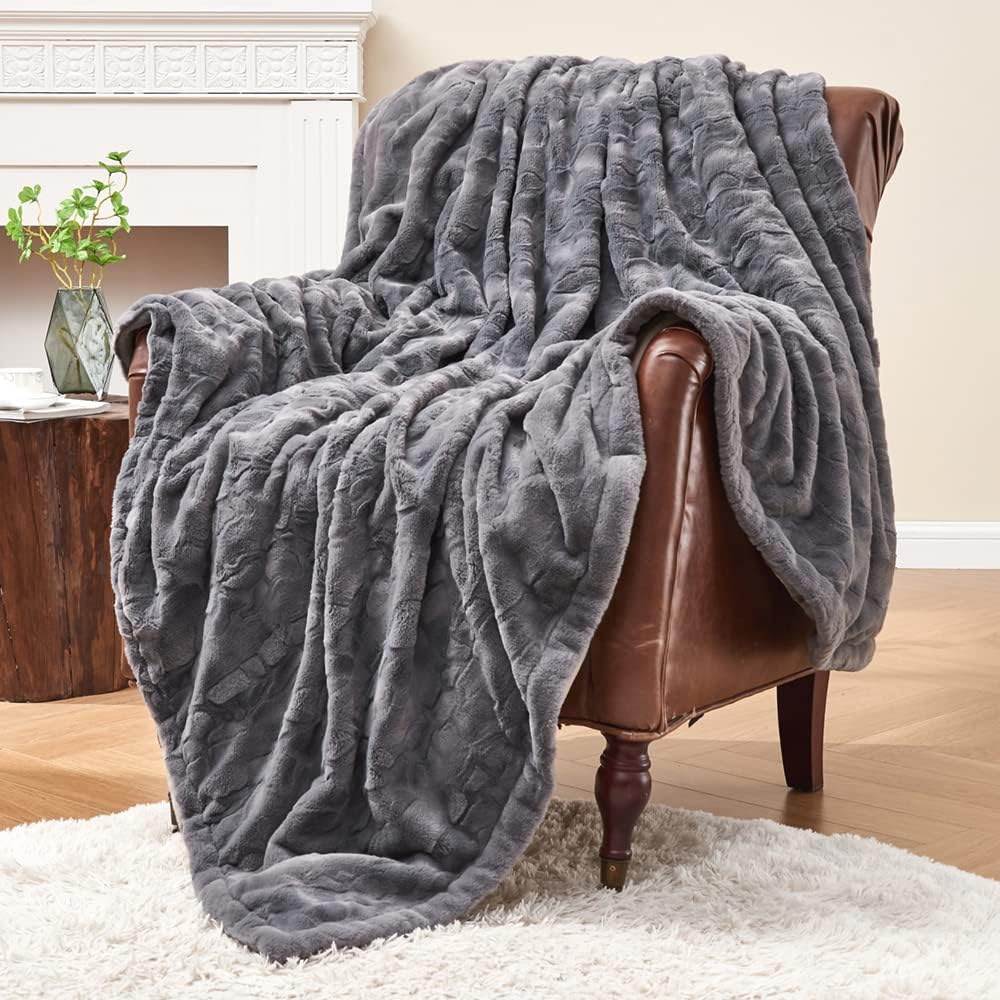 Krifey Faux Fur Throw Blanket, Super Soft Cozy Blanket, Luxury Fluffy Blanket Warm Plush Bed Throw Gray 50" x 60"