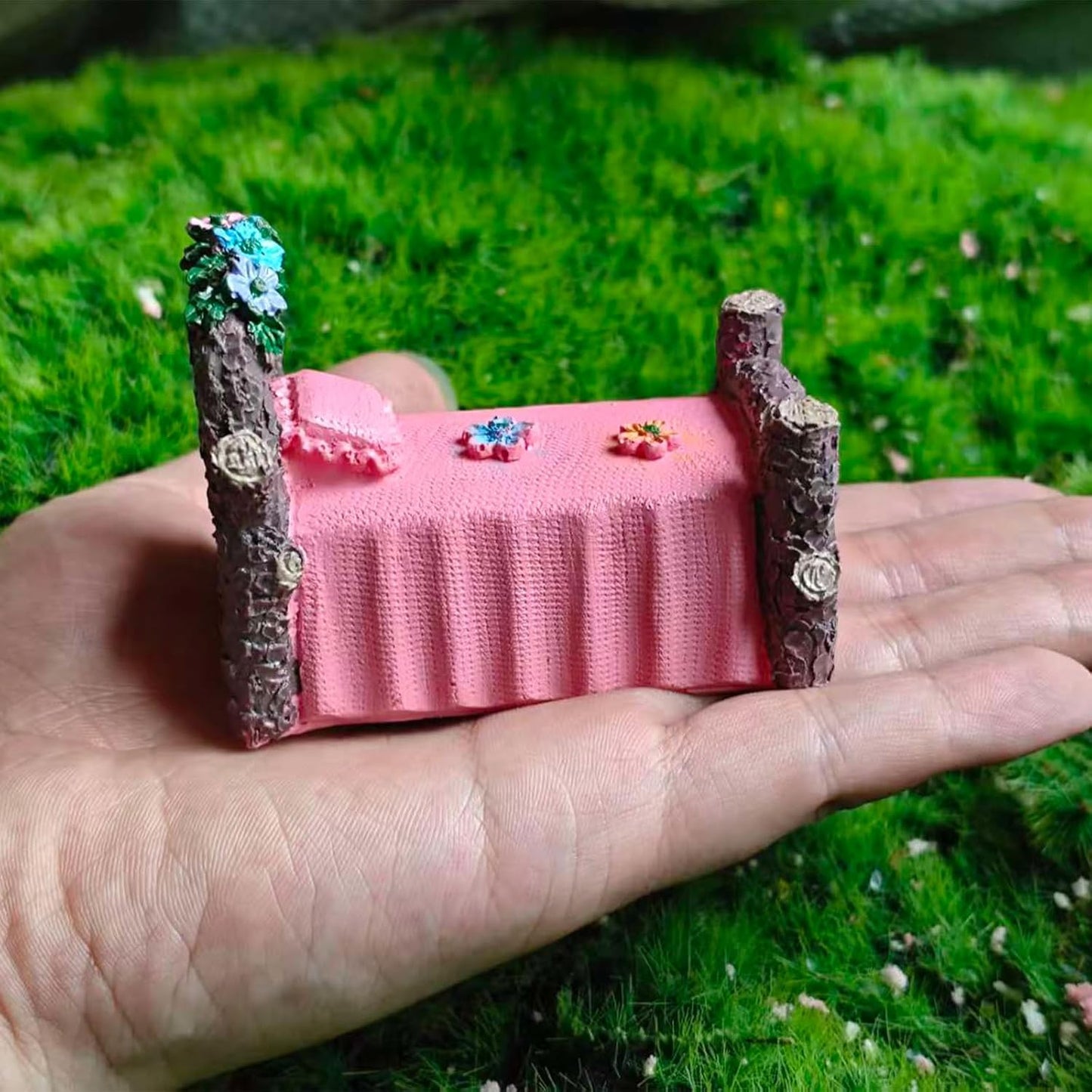 Kai Dream Miniature Fairy Garden Accessories, Resin Craft Flower Bed Figurine, 2.8 * 1.6 * 2.2 inches, Decorative Micro Landscape, Dollhouse Accessories