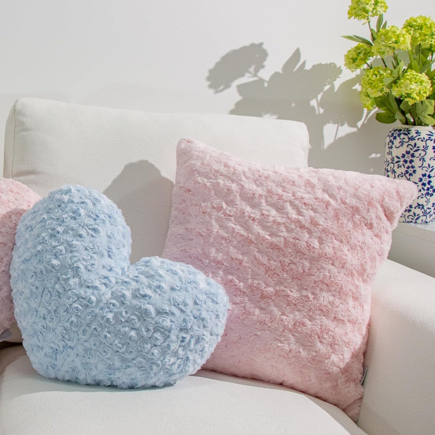 Blue Oversized Heart Shaped Throw Pillow – 600g Faux Rabbit Fur + Plush 6D PP Cotton – 18"x16" Decorative Cushion