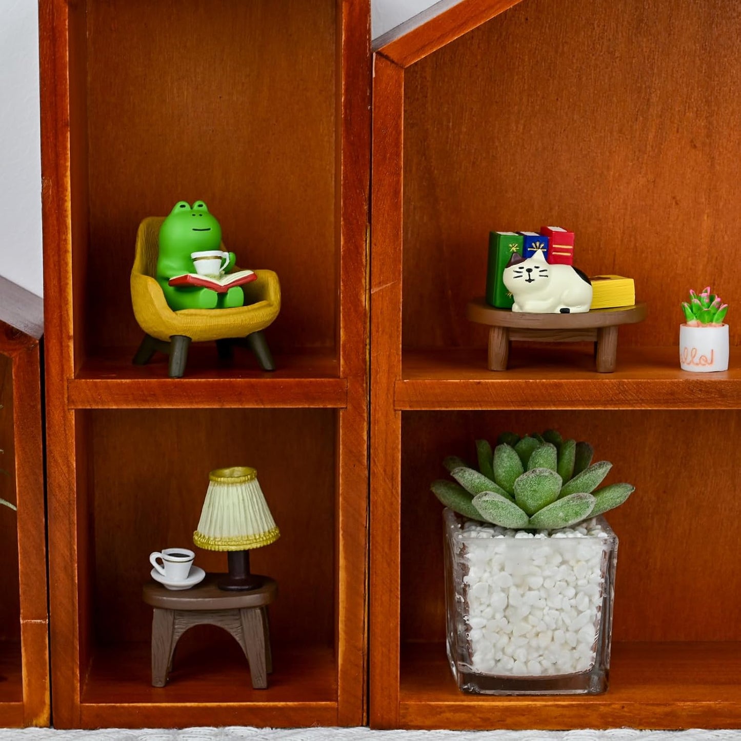 Miniature Frog Figurines Statue, Adorable Frog Collectibles for Desk and Bedroom Decor, Perfect Indoor Home Decorations and Gifts Set