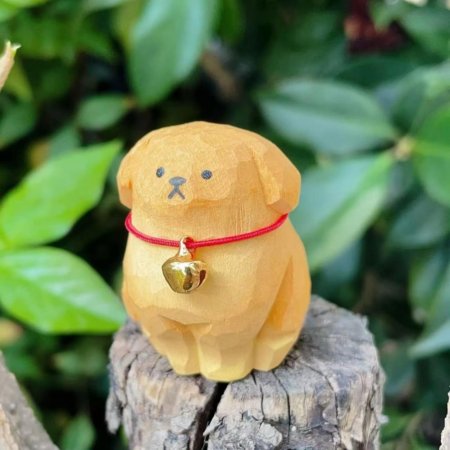 Cute Small Wood Golden Retriever Figurine, Handmade Carved Golden Retriever Statue with Base, Unique Dog Figure Collectibles Home Decor Gift for Dog Lover
