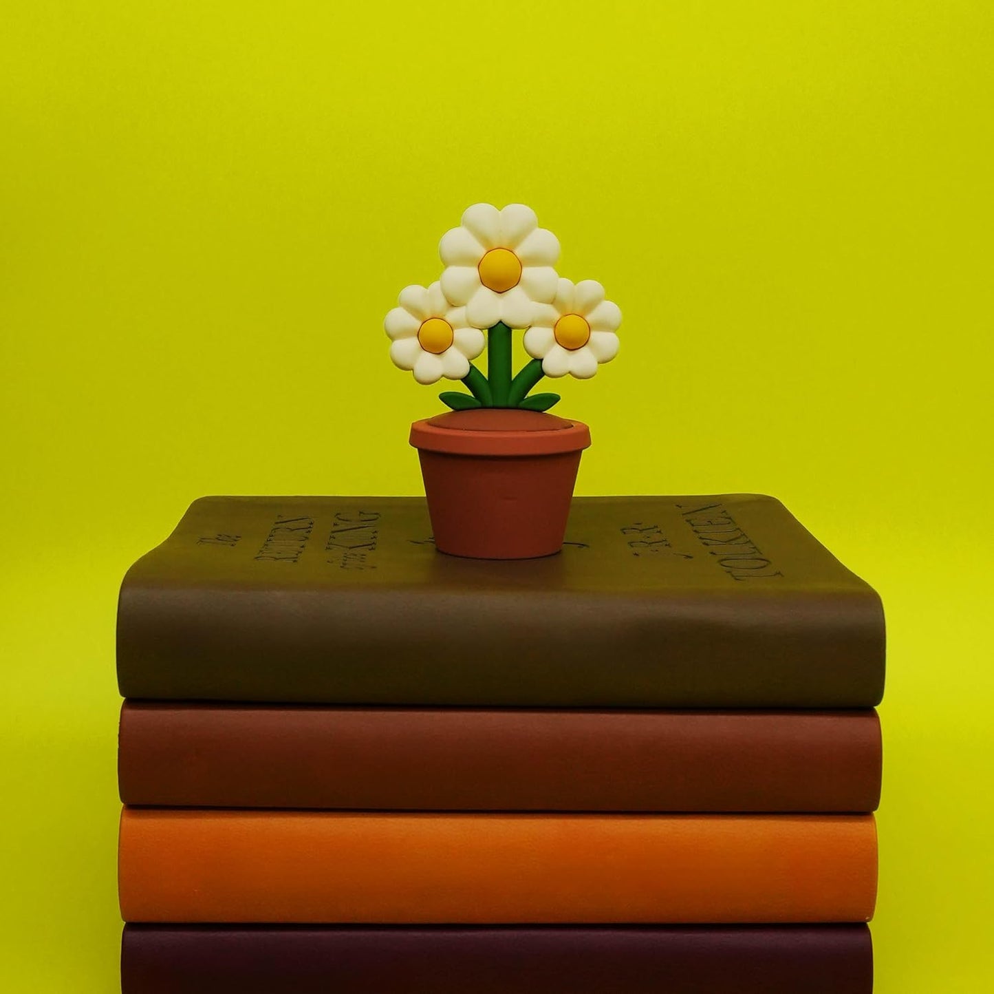 Mini Garden Figurines for Desk Decor – Cute Accessories for Fairy Gardens, Terrariums, Succulent Pots & Office Spaces – Tiny Plant Decor Statues - Daisy