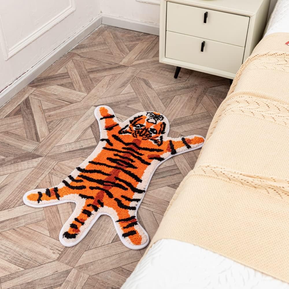 Funny Tiger Bath Mat for Bathroom, Cute Orange Tiger Cartoon Bath Rugs Non Slip Animal Shaped Absorbent Preppy Small Bathtub Rug Bathroom Decor Aesthetic Plush Shower Rugs Machine Washable