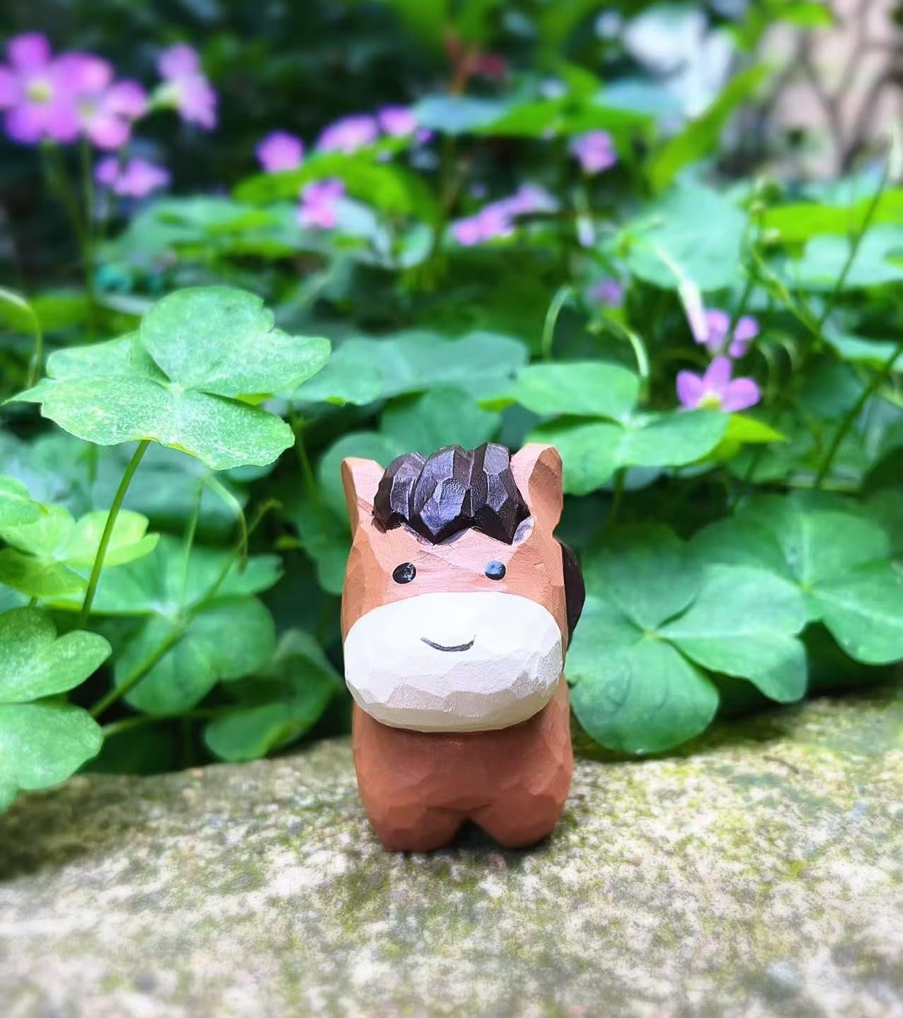 Hand Carved Small Horse Figurines Craft, 2PCS Wooden Horse Figurine with Base, Cute Desktop Decor, Wooden Animal Statue Home Decor, Gifts for Family Classmates Teachers