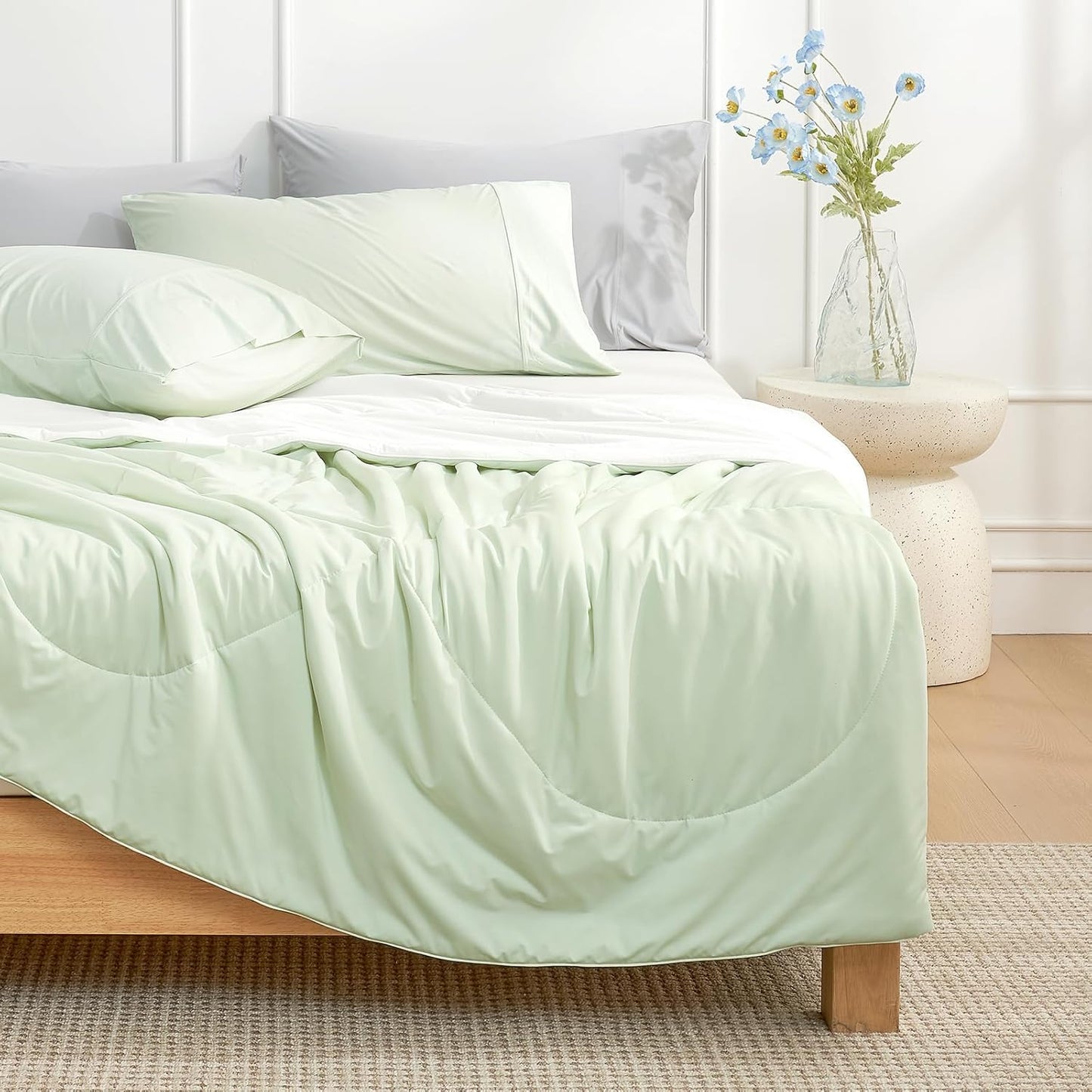 Cozy Bliss Cooling Comforter Twin Size, Cooling Blankets for Hot Sleepers and Night Sweats, Light Mint Green Cream Summer Comforter for Twin Size Bed, Breathable Soft Lightweight Silk Smooth