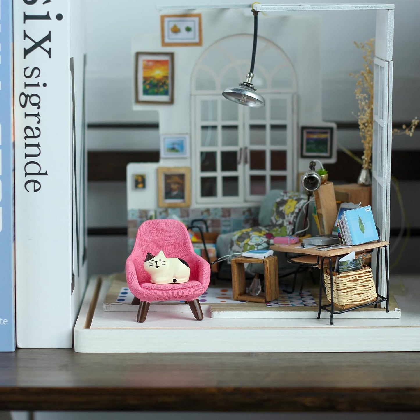 Cute Mini Cat Figurine with Small Sofa Resin Cat Figure for Office Home Decor - Cute Cat Gift for Cat Lovers (Pink Sofa)