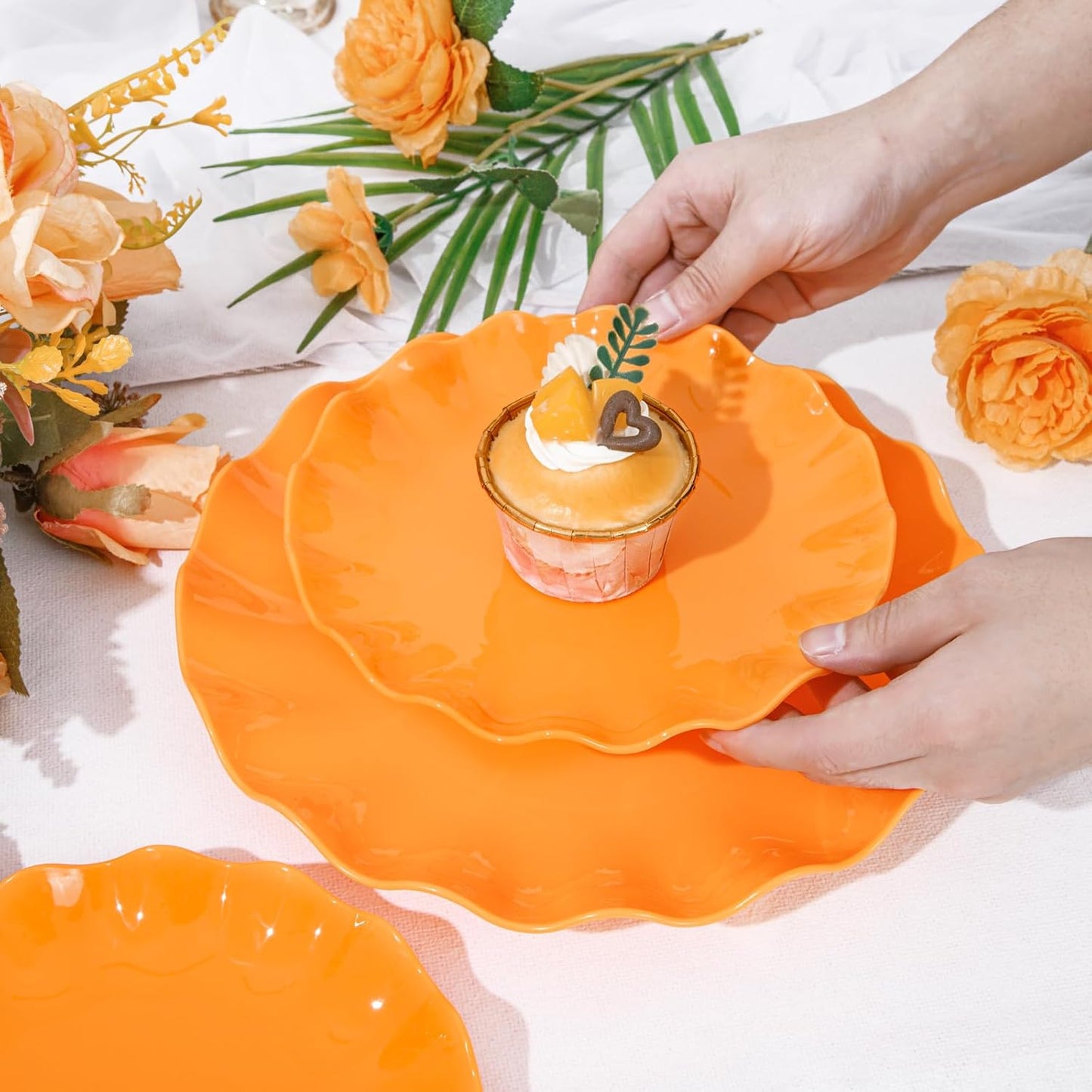 LIYH 20 Pcs 7.5 Inch Orange Plastic Plates Reusable - Unbreakable Dessert Scalloped Plates-Dishwasher Safe for Halloween & Thanksgiving Party BPA Free