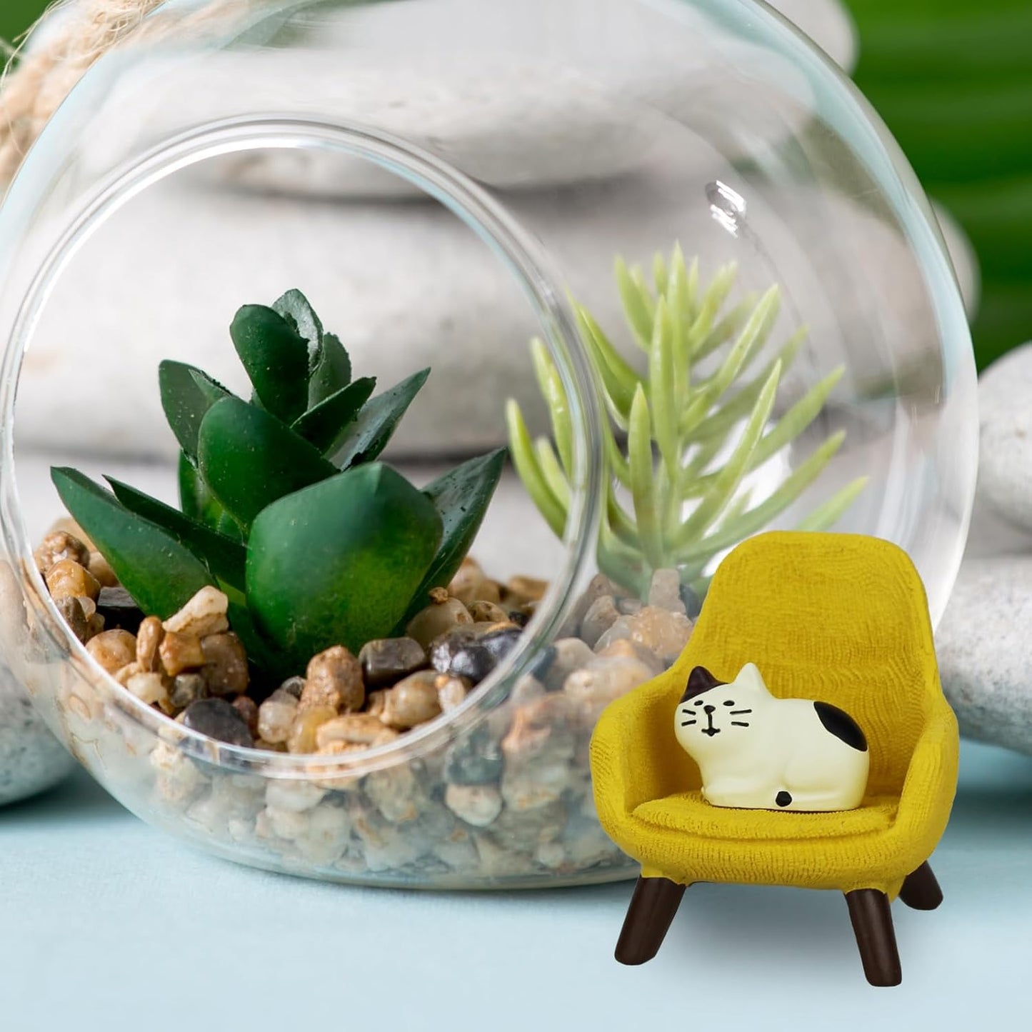 Cute Mini Cat Figurine with Small Sofa Resin Cat Figure for Office Home Decor - Cute Cat Gift for Cat Lovers (Yellow Sofa)