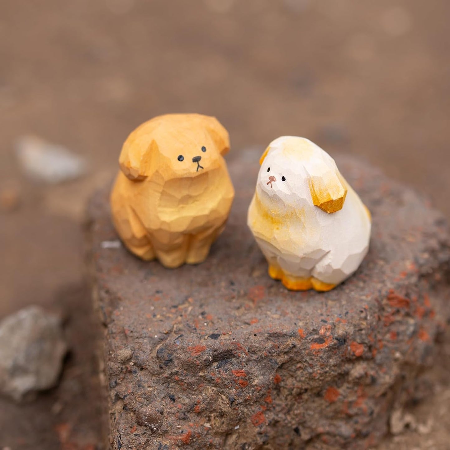 Cute Small Wood Golden Retriever Figurine,1.6'' Handmade Carved White Golden Retriever Statue, Unique Dog Figure Collectibles Home Decor Gift for Dog Lover